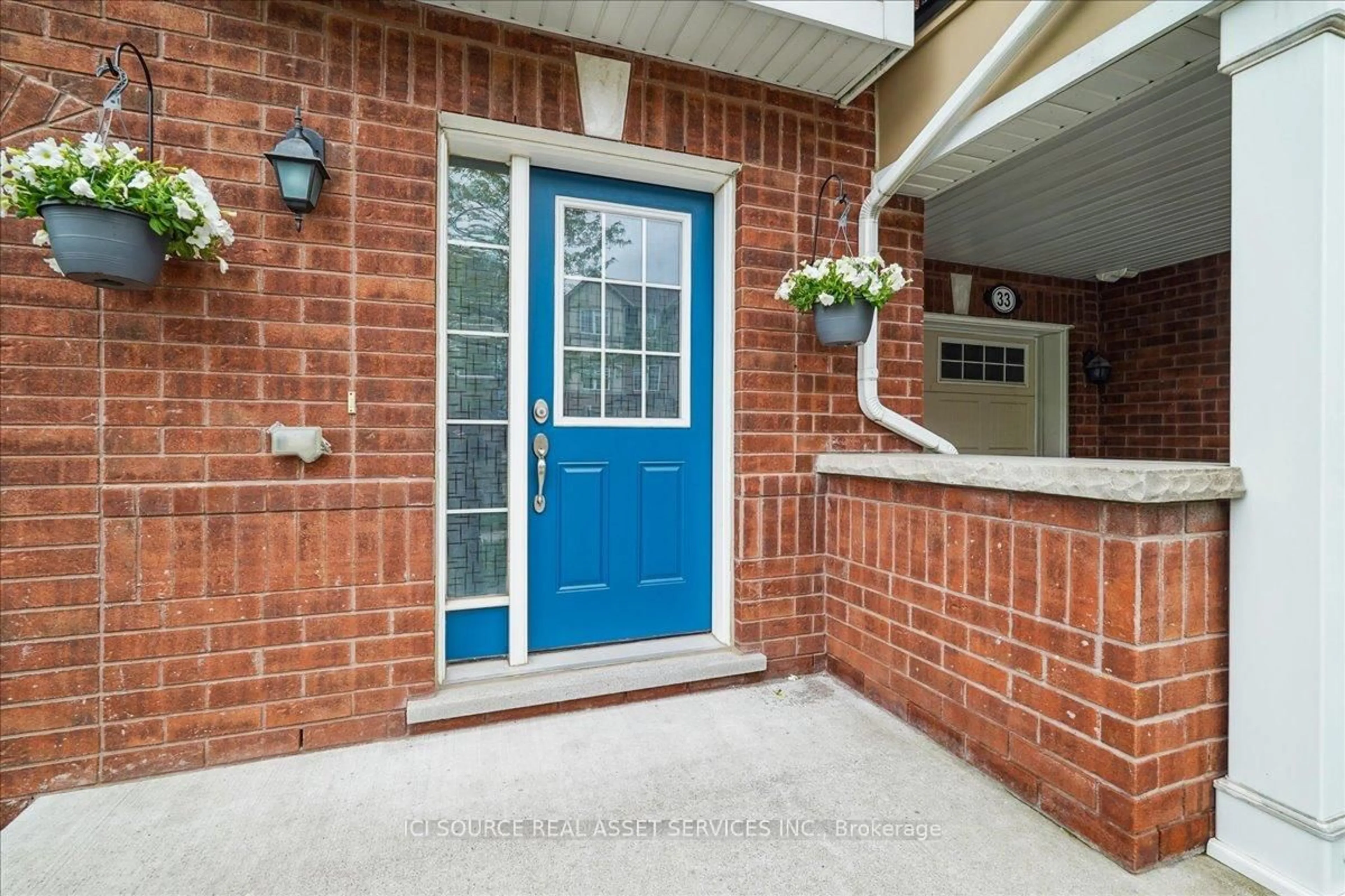 Indoor entryway for 33 Colonel Frank Ching Cres, Brampton Ontario L6Y 5W6