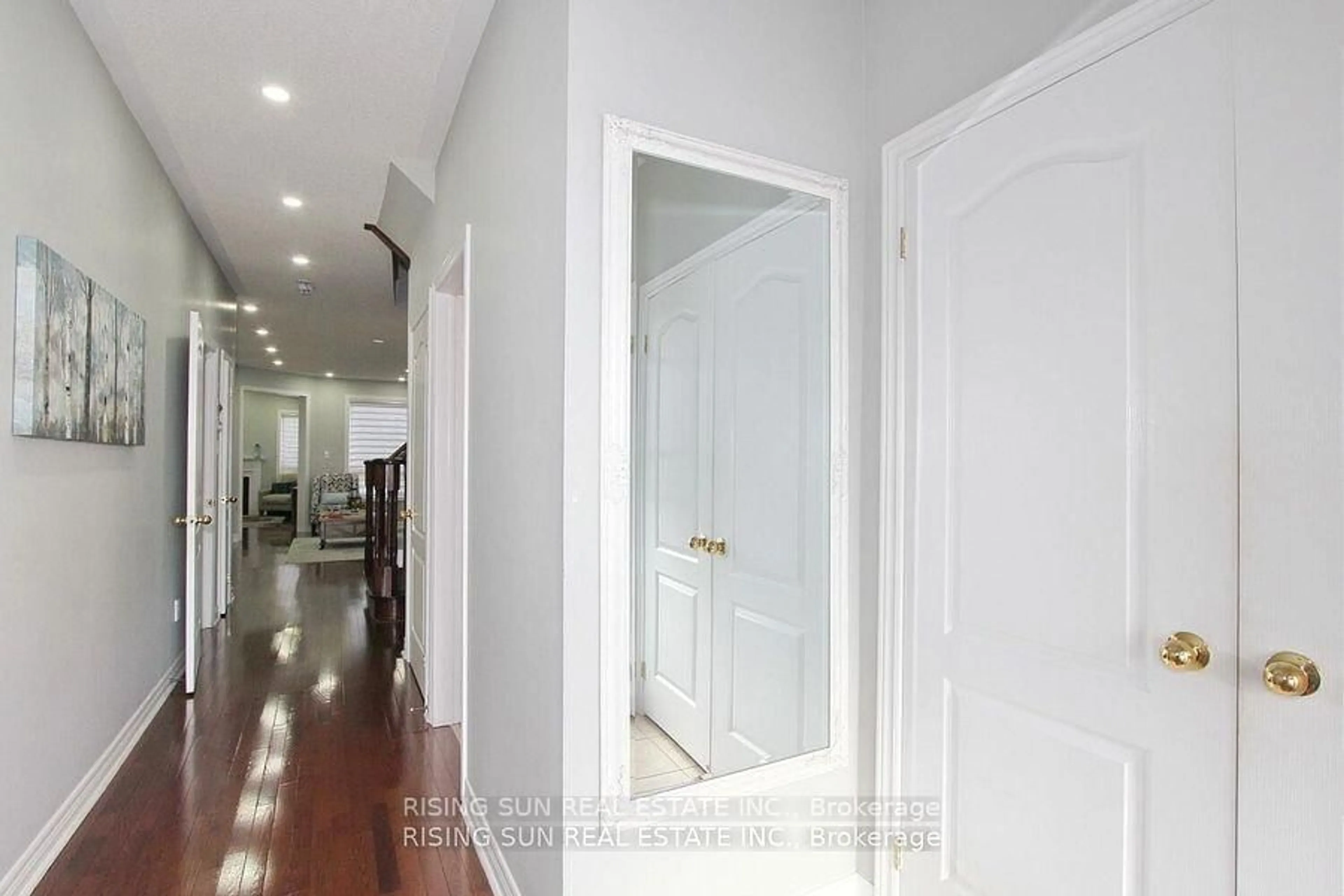 Indoor foyer for 7 Shortreed Grve, Brampton Ontario L6R 0R8