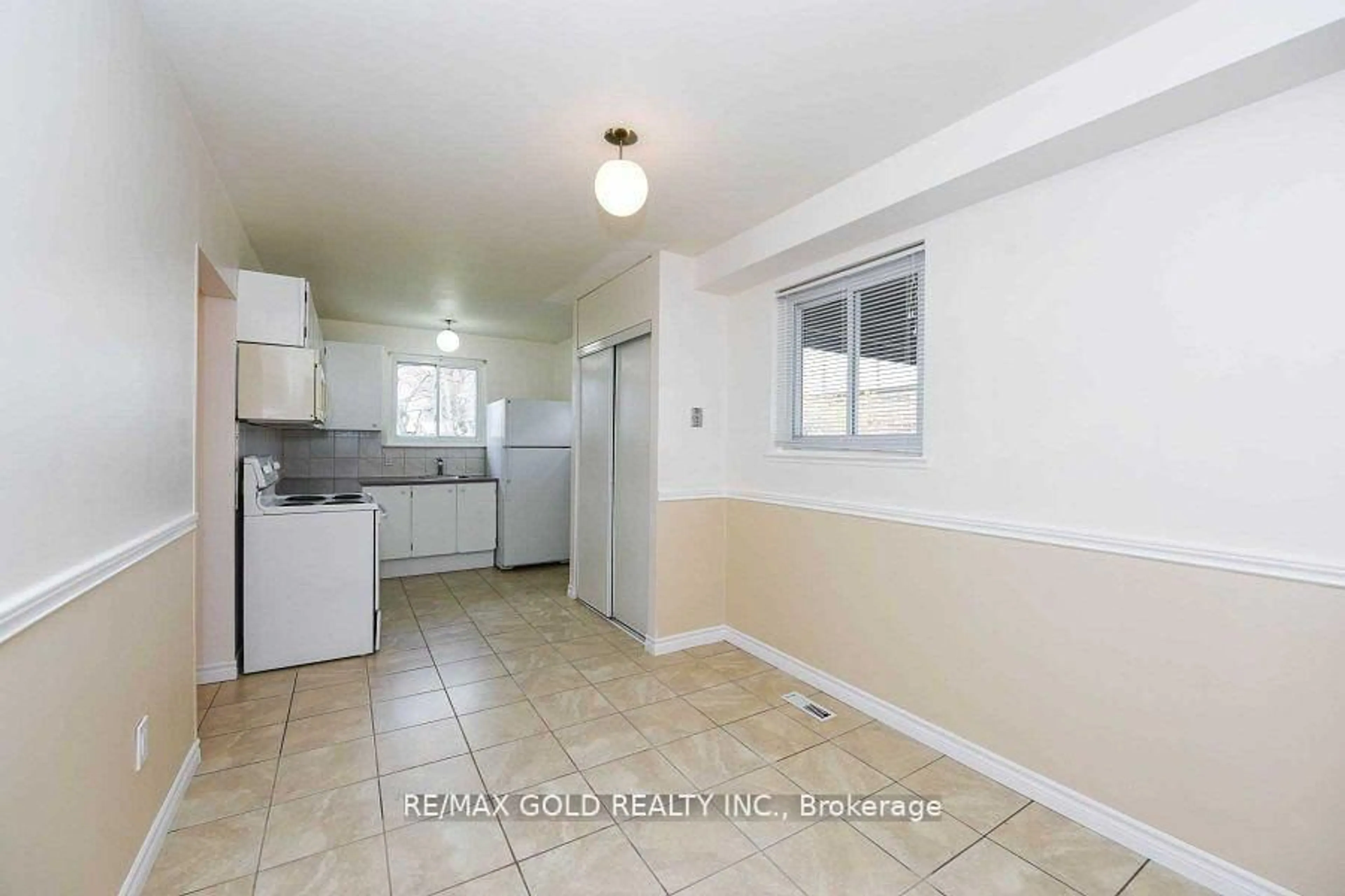 Standard kitchen, ceramic/tile floor for 3657 Woodruff Cres, Mississauga Ontario L4T 1T8