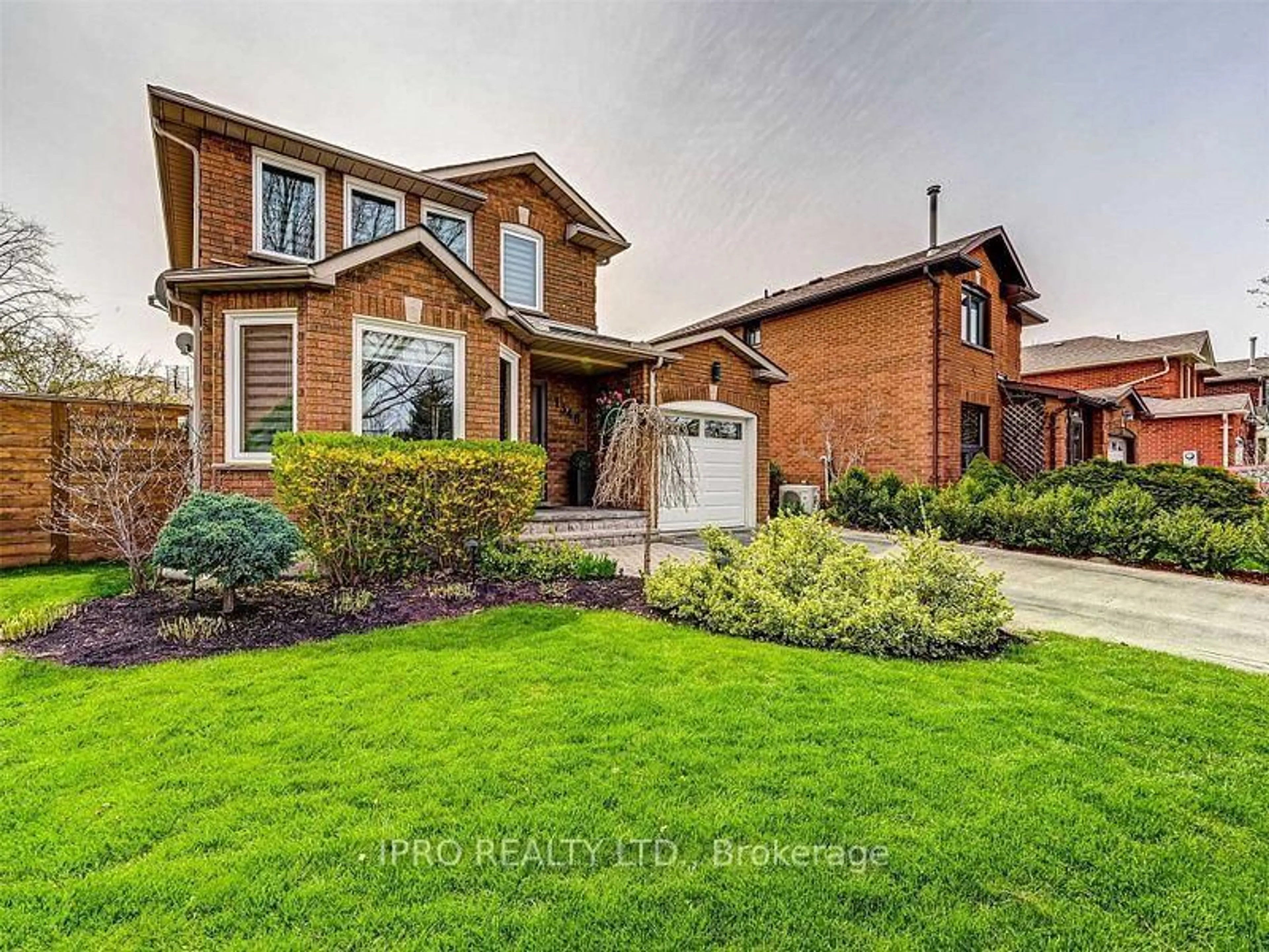 Home with brick exterior material, street for 1346 Cobbler Lane, Oakville Ontario L6M 3C1
