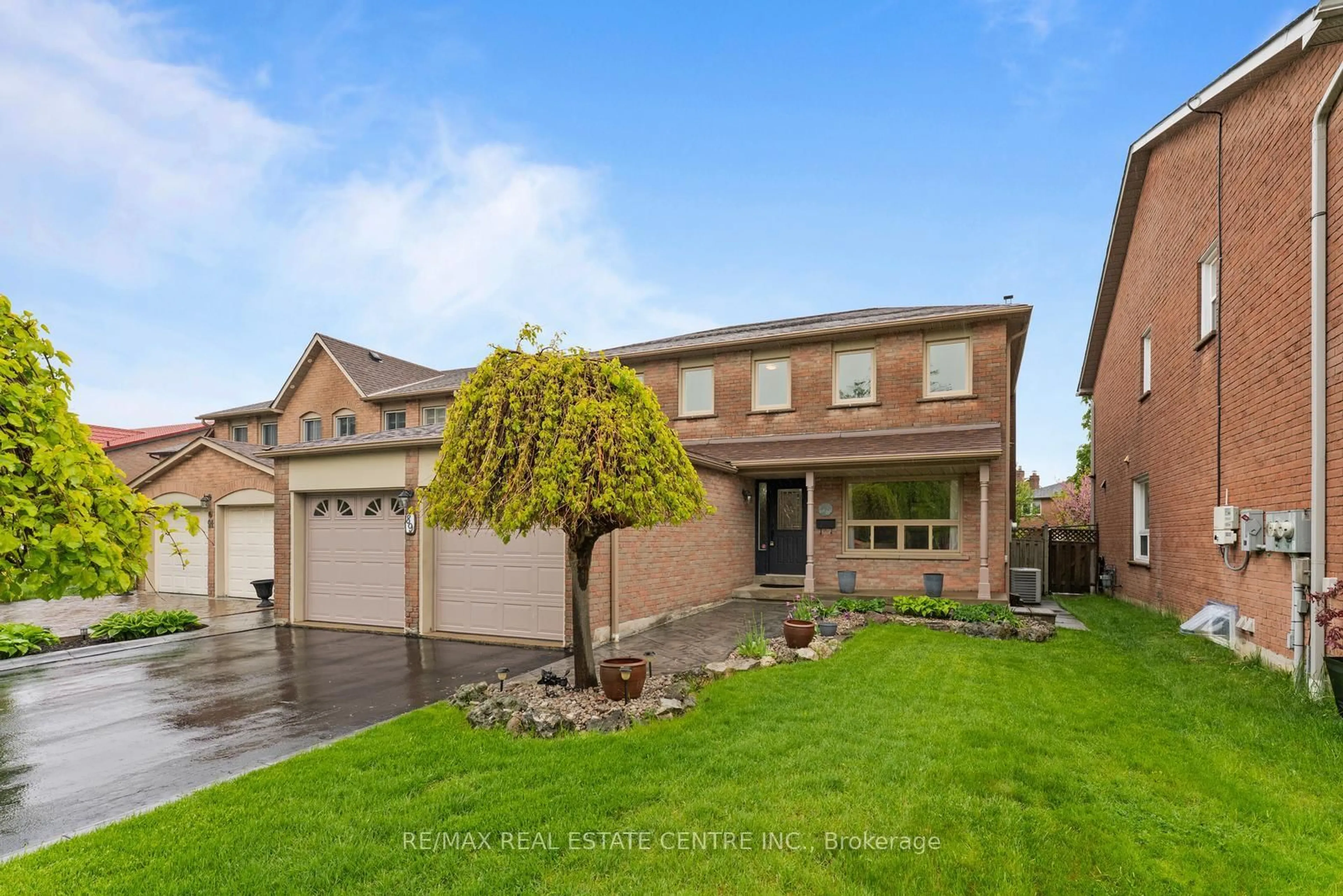Home with brick exterior material, street for 89 NEWBURY Cres, Brampton Ontario L6S 5L7