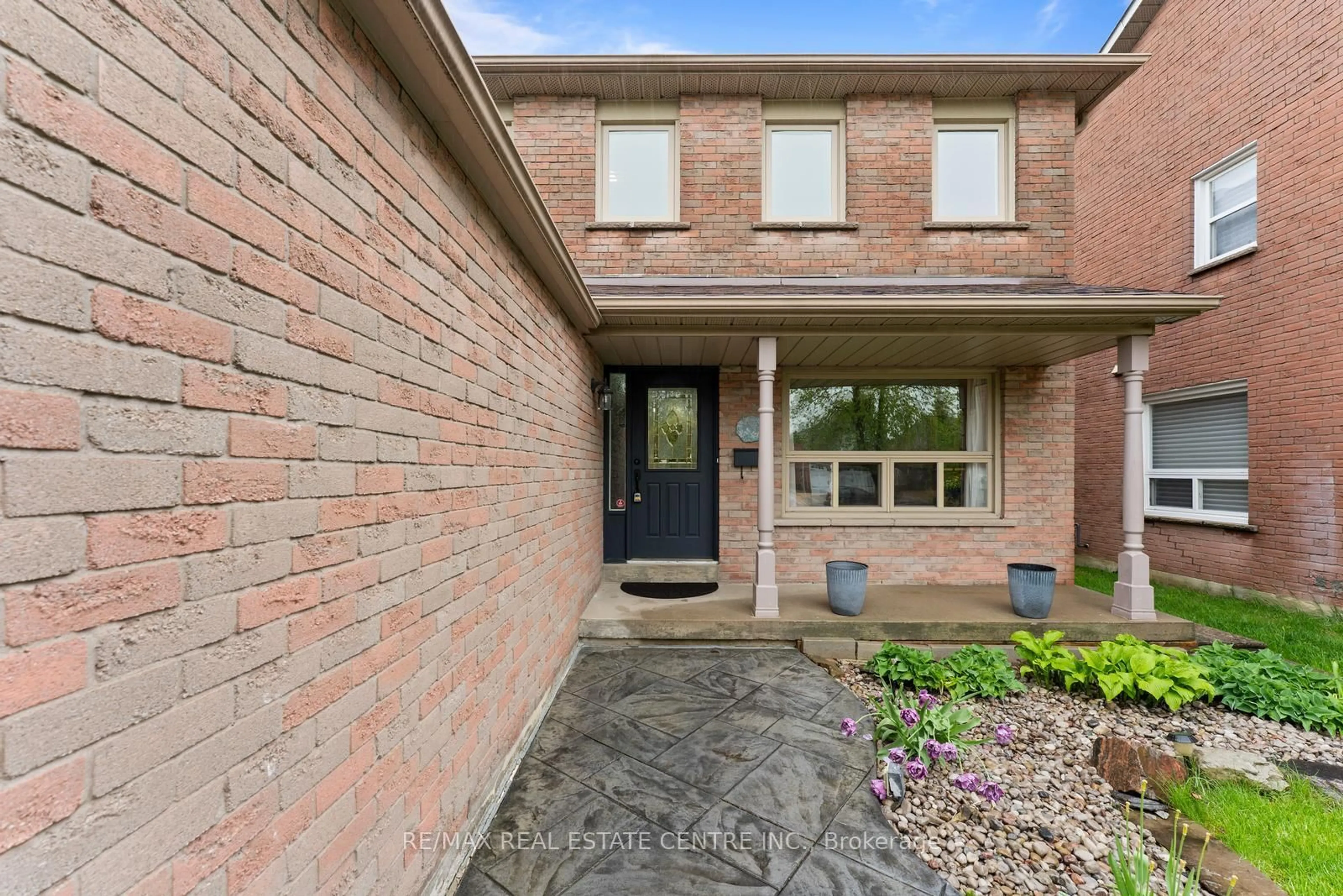 Home with brick exterior material, street for 89 NEWBURY Cres, Brampton Ontario L6S 5L7