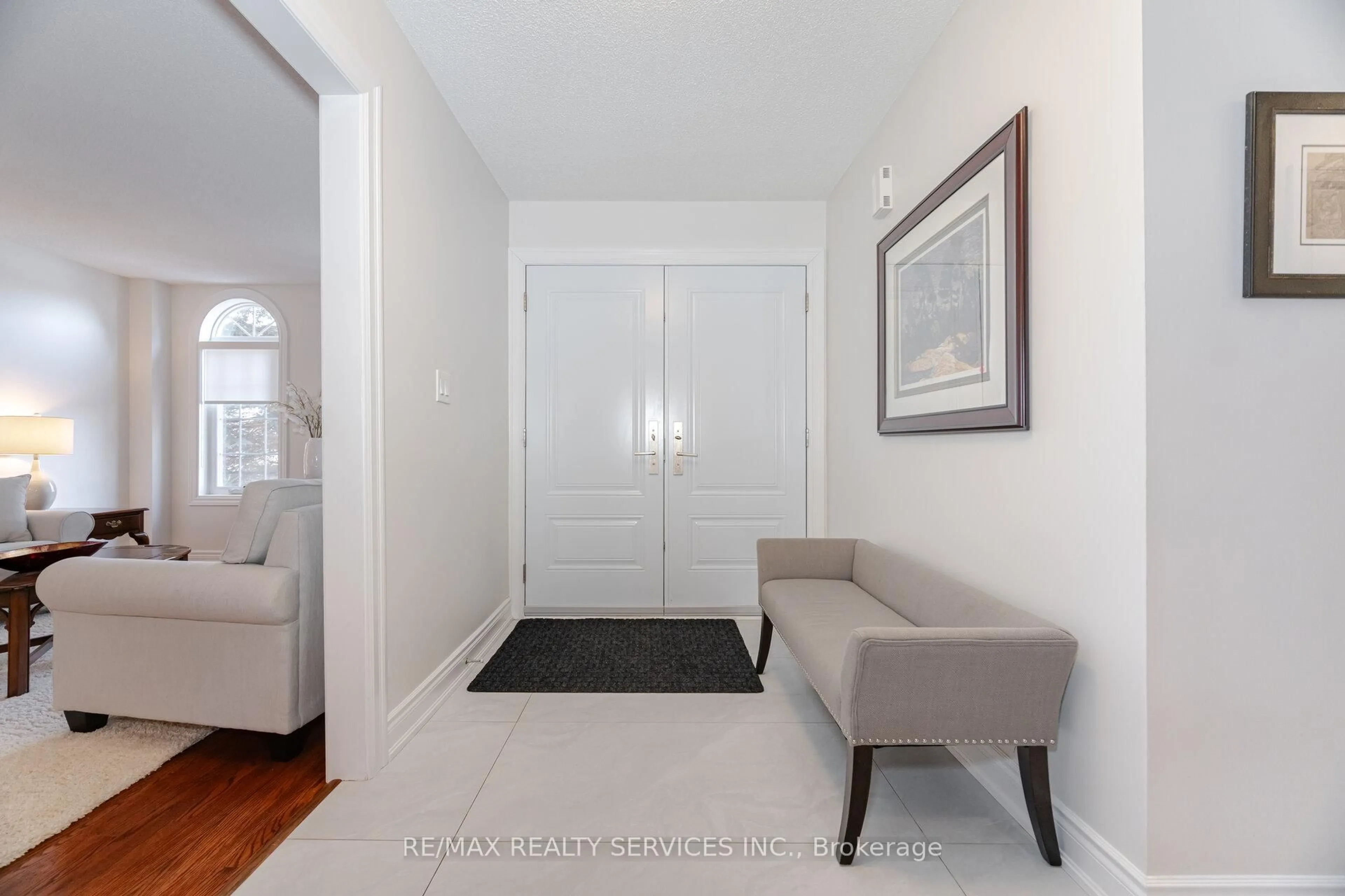 Indoor entryway for 130 Royal Valley Dr, Caledon Ontario L7C 1A6