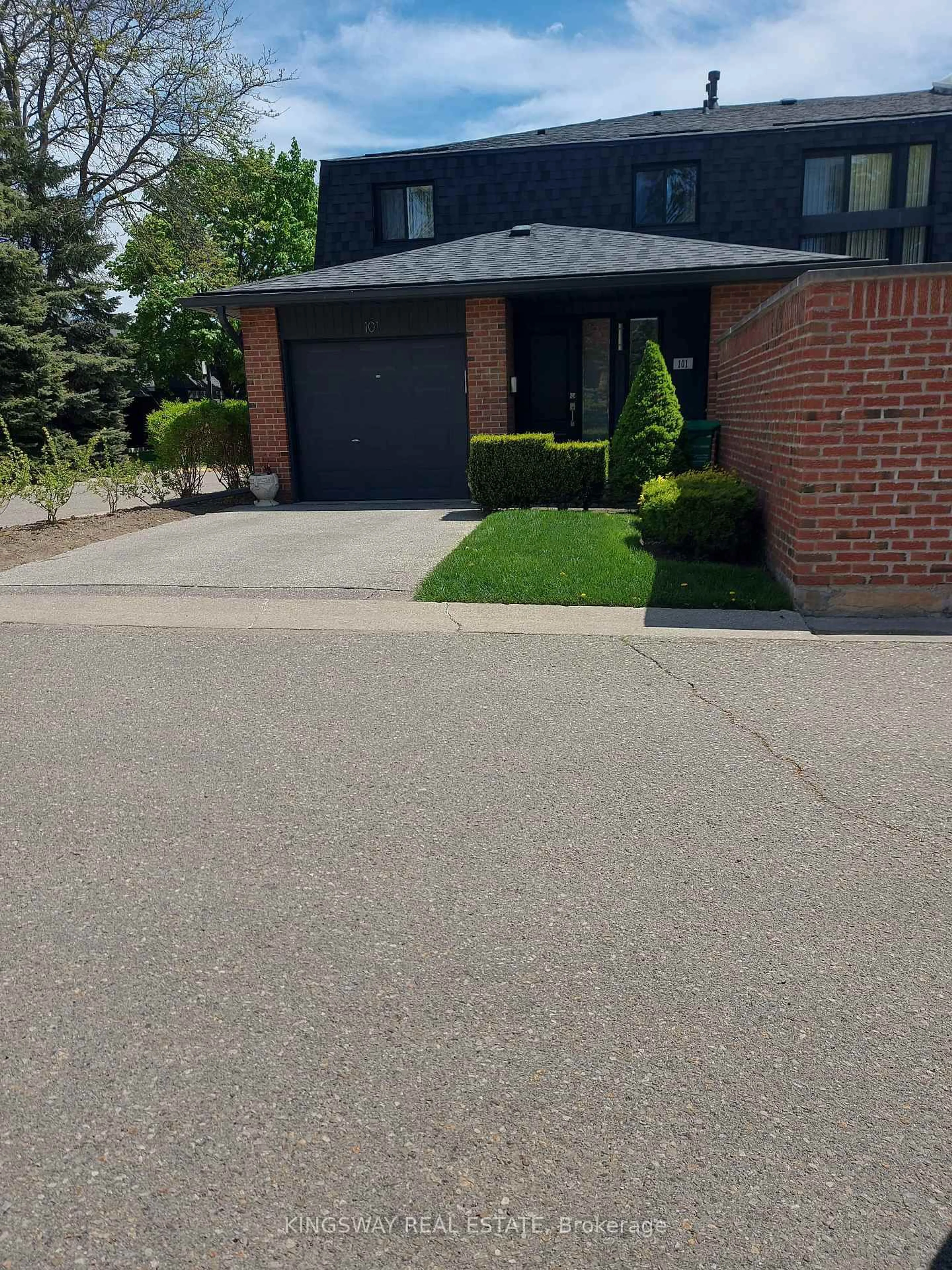 Unknown for 20 Mineola Rd #101, Mississauga Ontario L5G 4N9