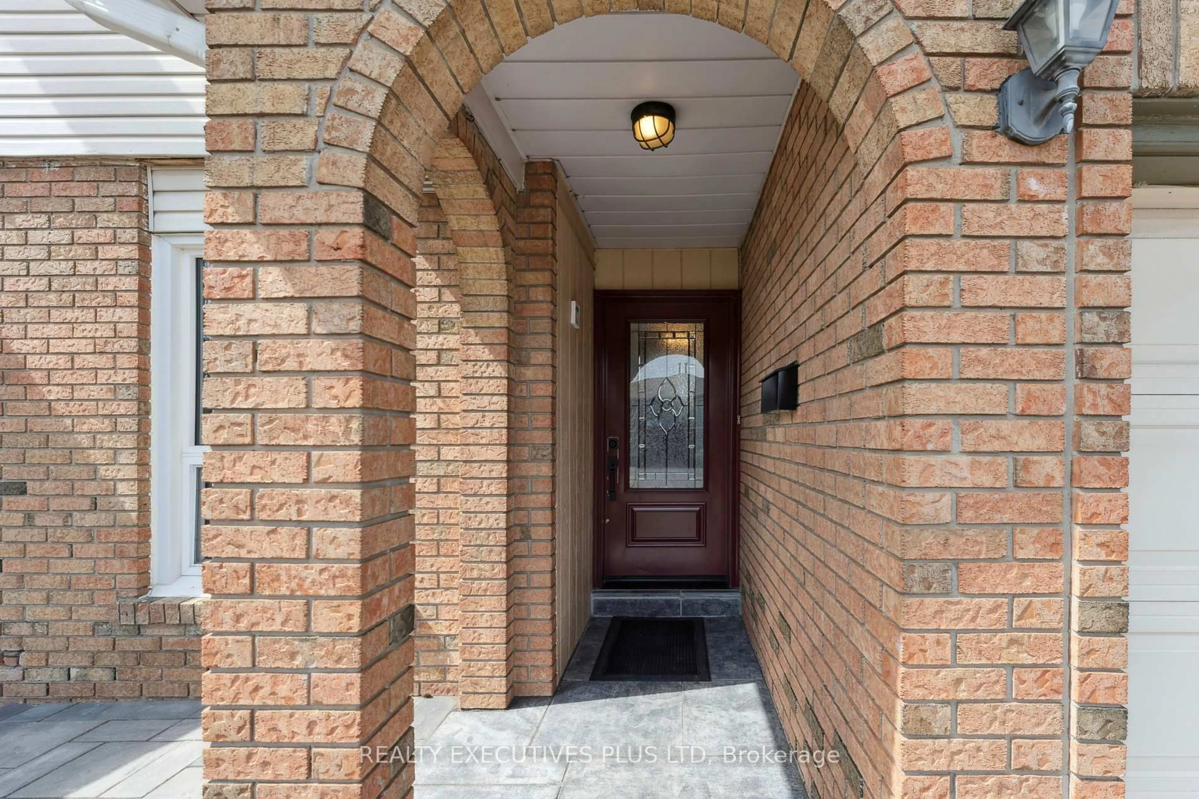 Indoor entryway for 60 Pluto Dr, Brampton Ontario L6V 3W5