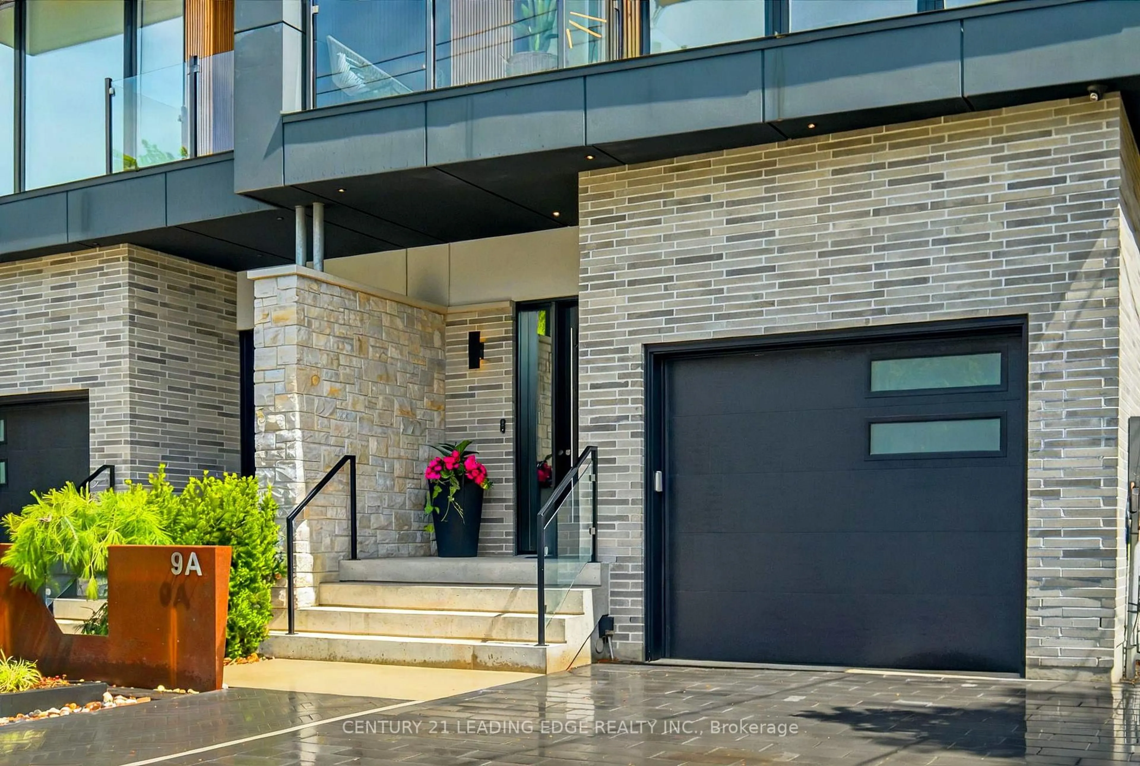 Unknown for 9A Briarwood Ave, Mississauga Ontario L5G 3N4