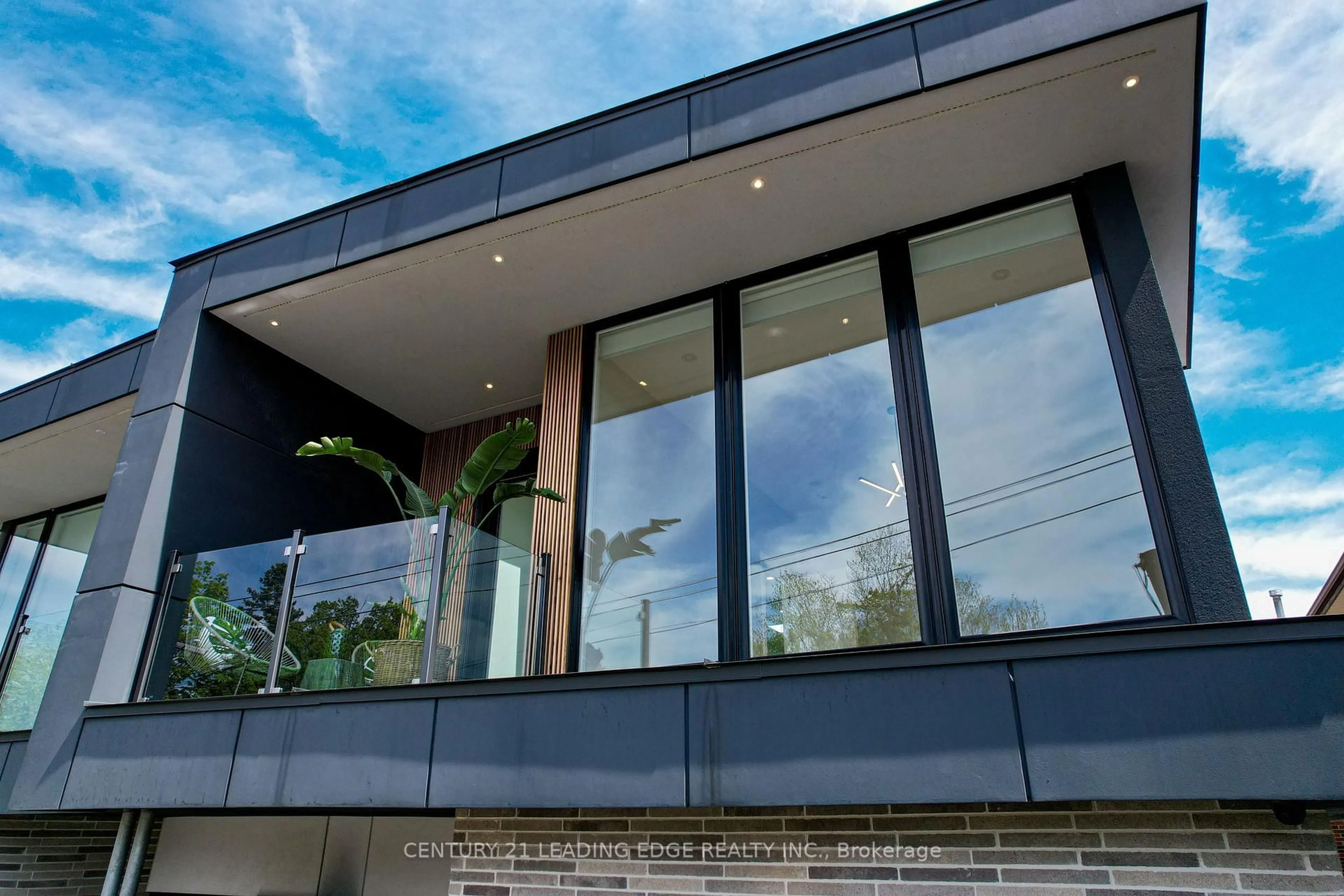 Unknown for 9A Briarwood Ave, Mississauga Ontario L5G 3N4