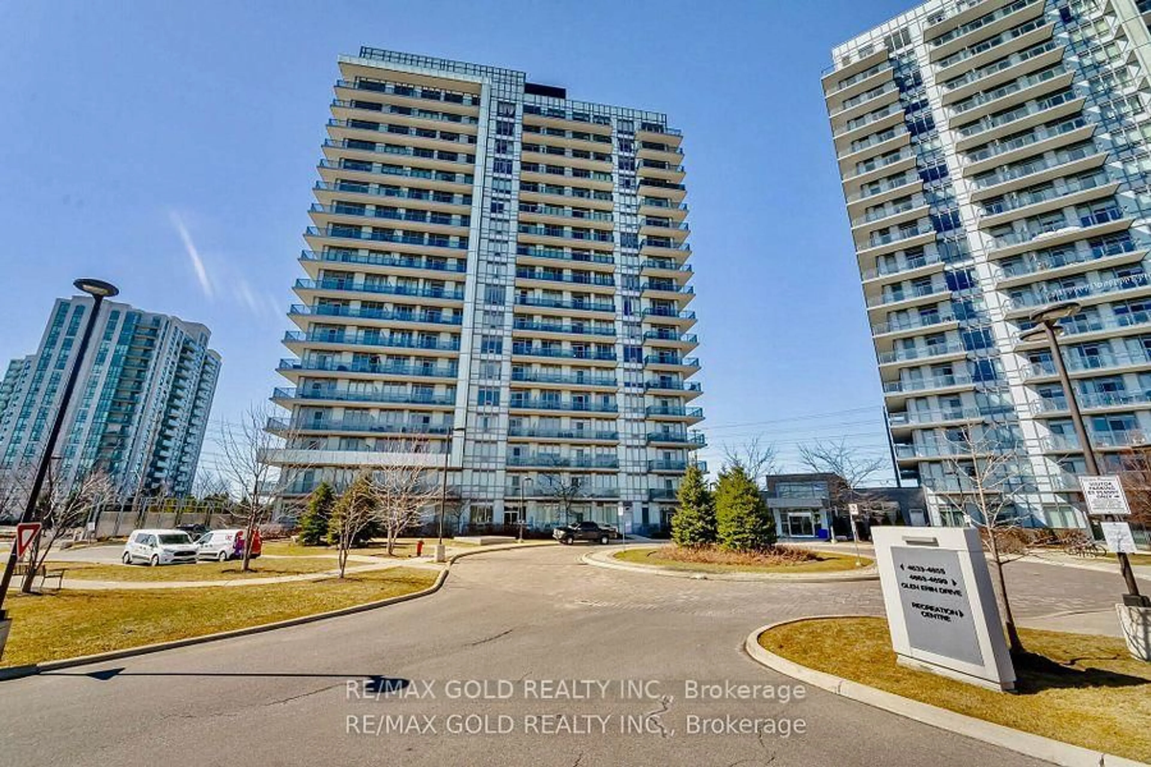 A pic from outside/outdoor area/front of a property/back of a property/a pic from drone, unknown for 4633 Glen Erin Dr #607, Mississauga Ontario L5M 7E1