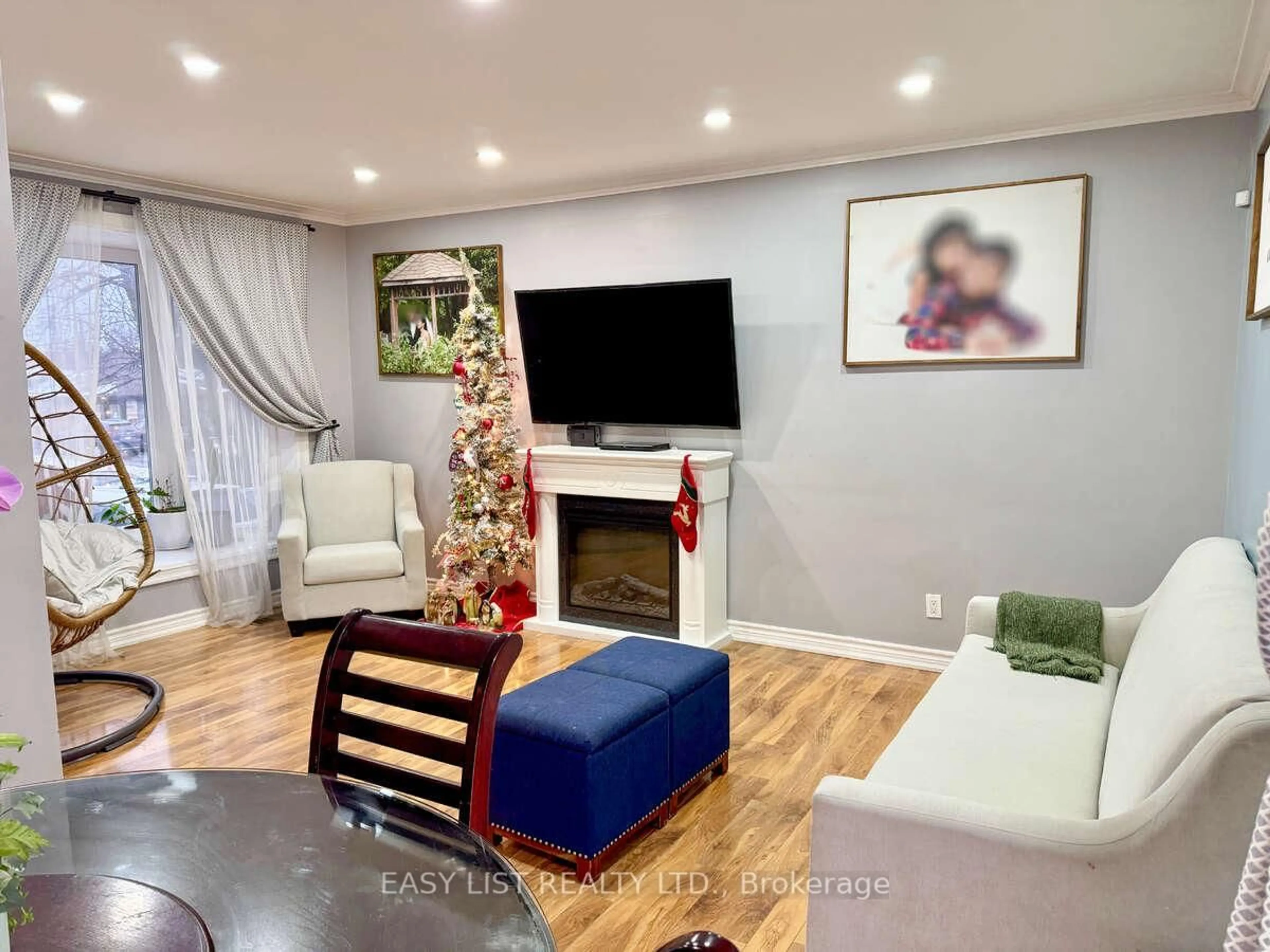 Living room with furniture, wood/laminate floor for 20 Autumn Blvd, Brampton Ontario L6T 2V6