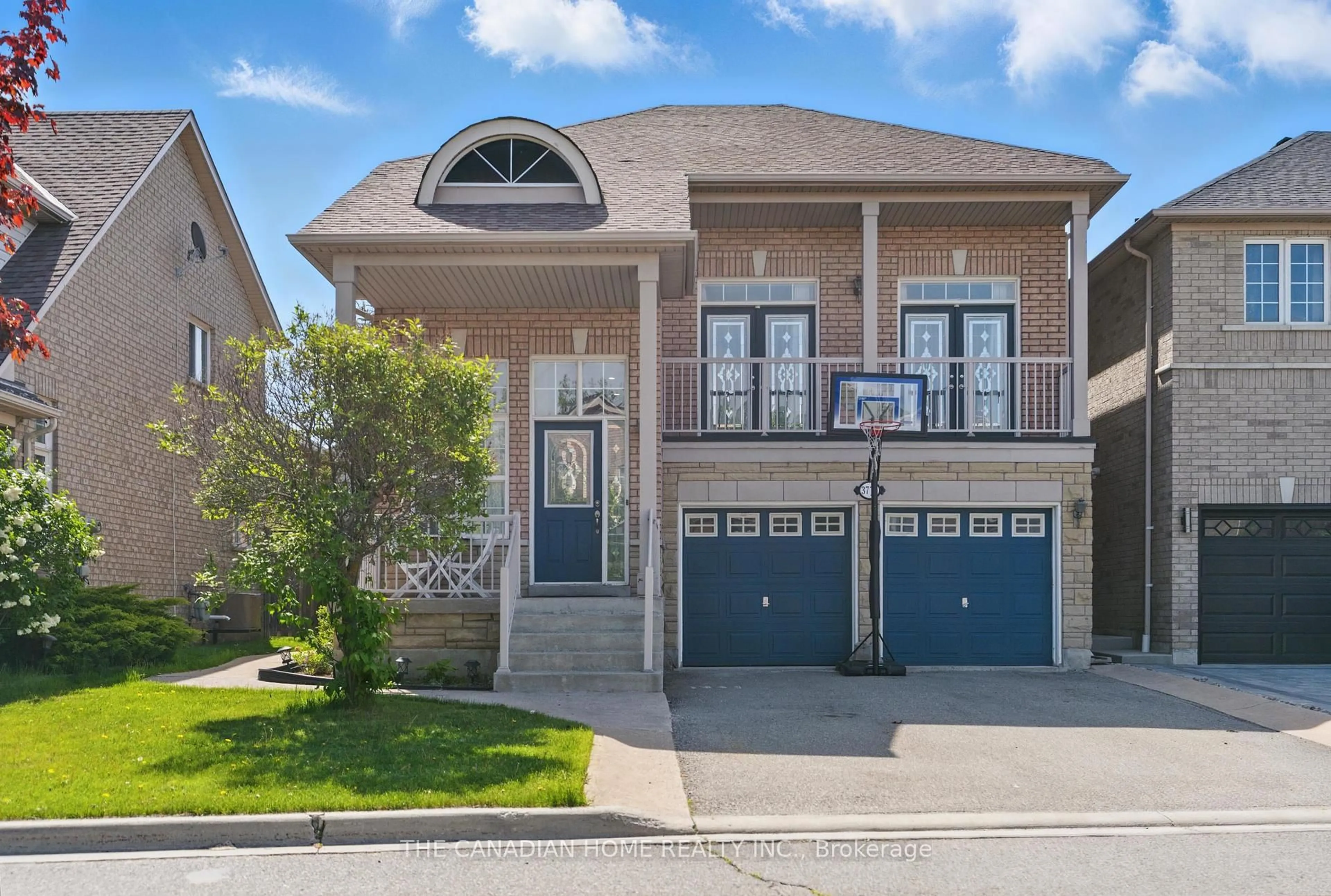 Home with brick exterior material, street for 3770 Brinwood Gate, Mississauga Ontario L5M 7H2