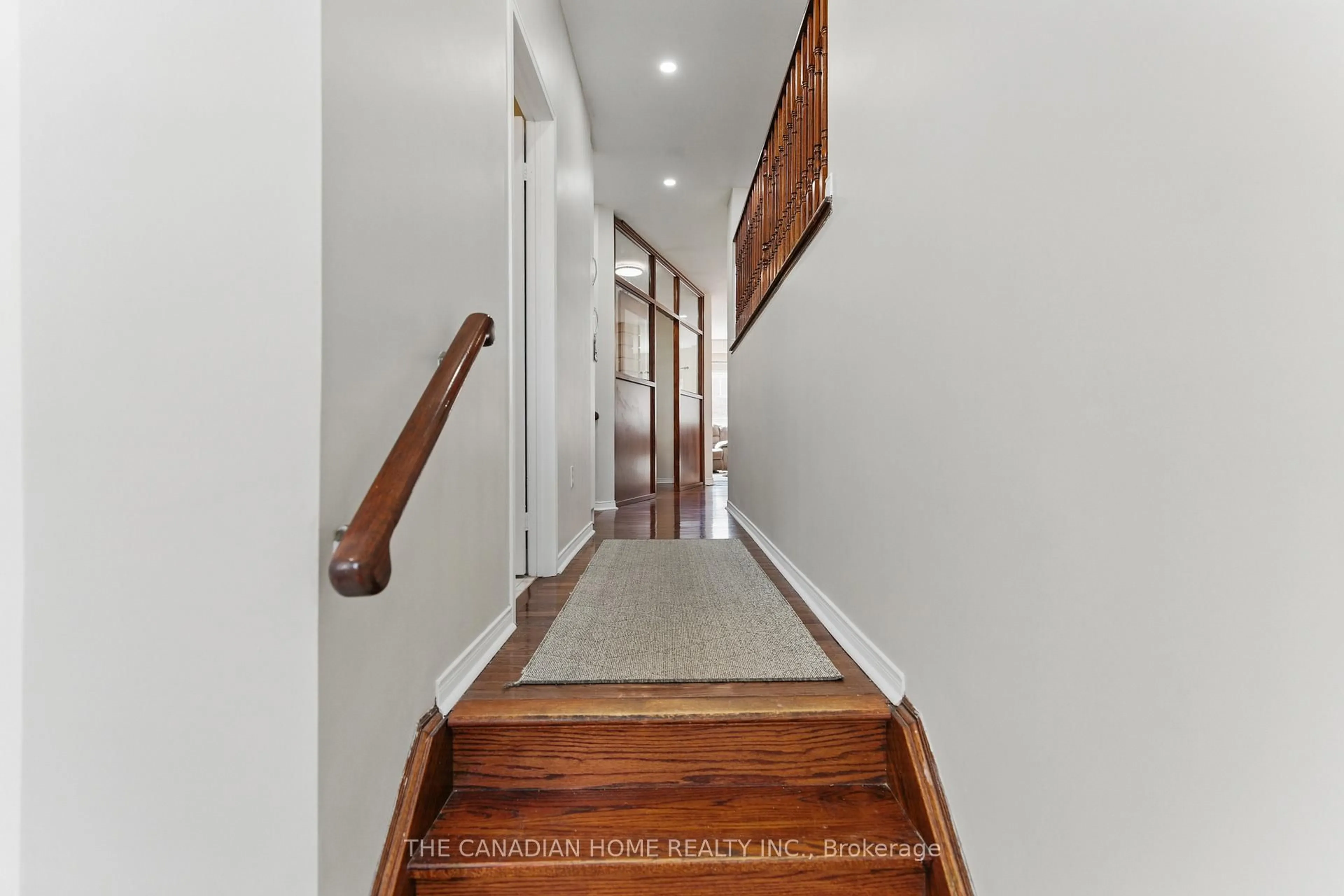 Stairs for 3770 Brinwood Gate, Mississauga Ontario L5M 7H2