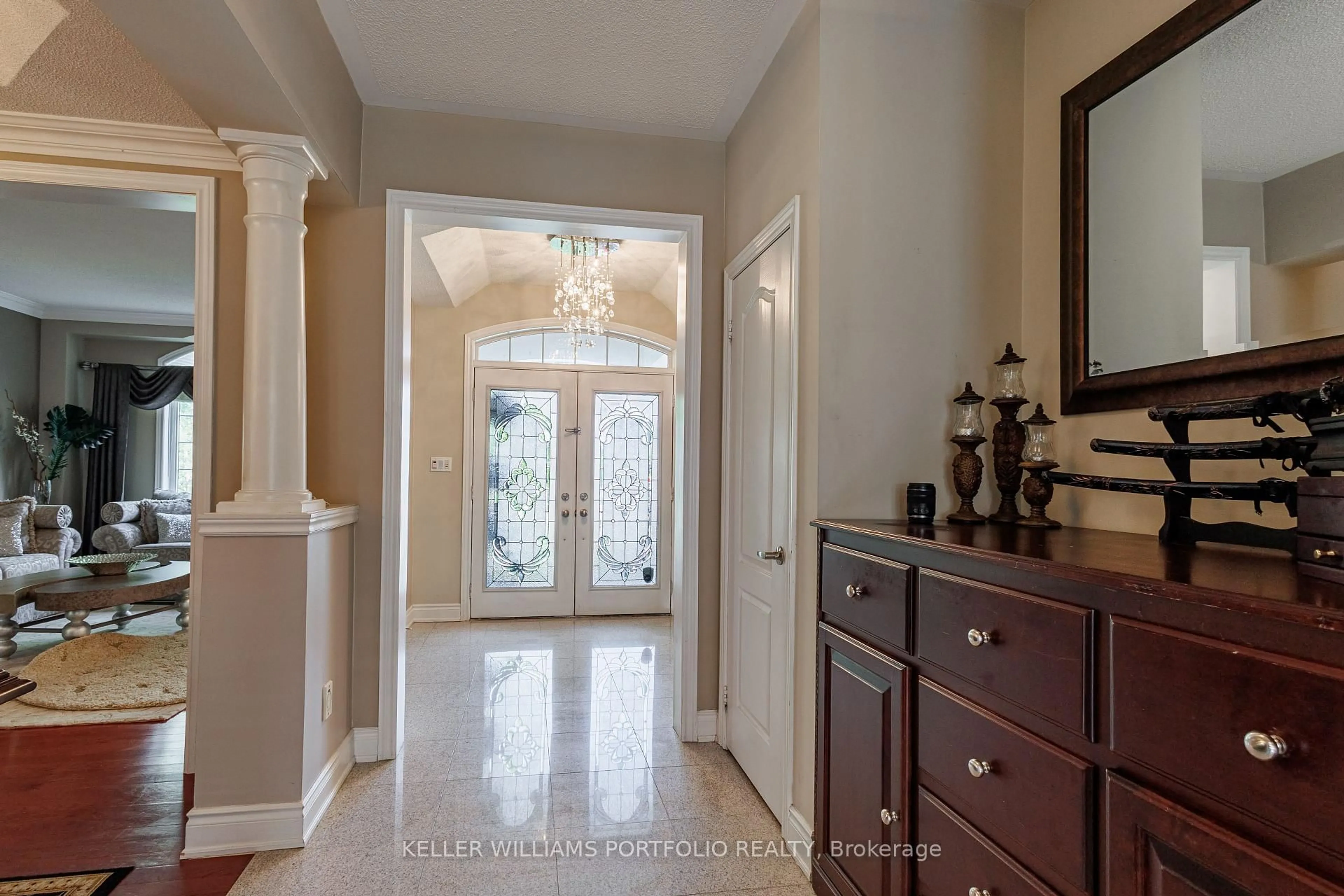 Indoor entryway for 26 Louvain Dr, Brampton Ontario L6P 1W6