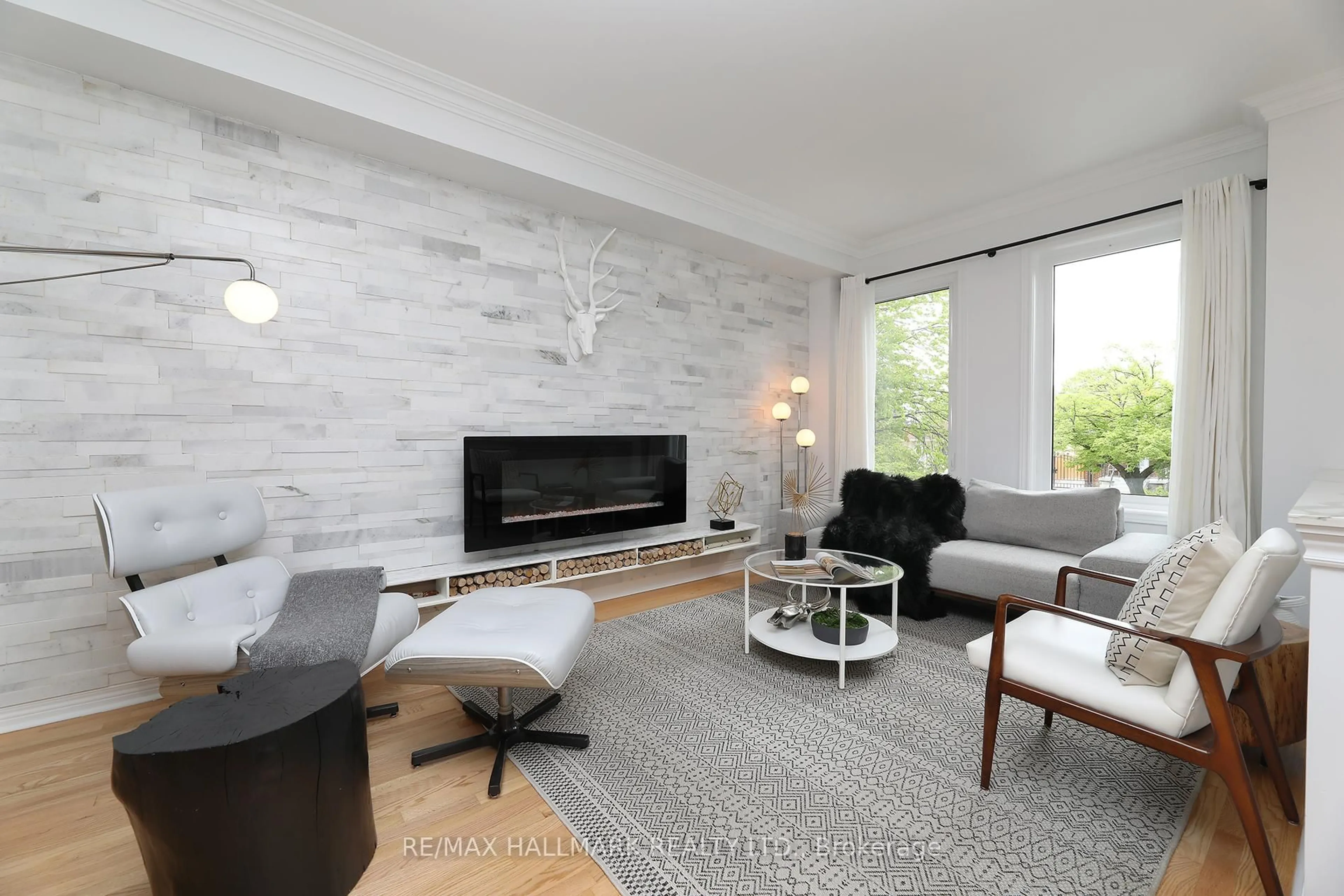 Living room with furniture, unknown for 146 Manitoba St, Toronto Ontario M8Y 1E3
