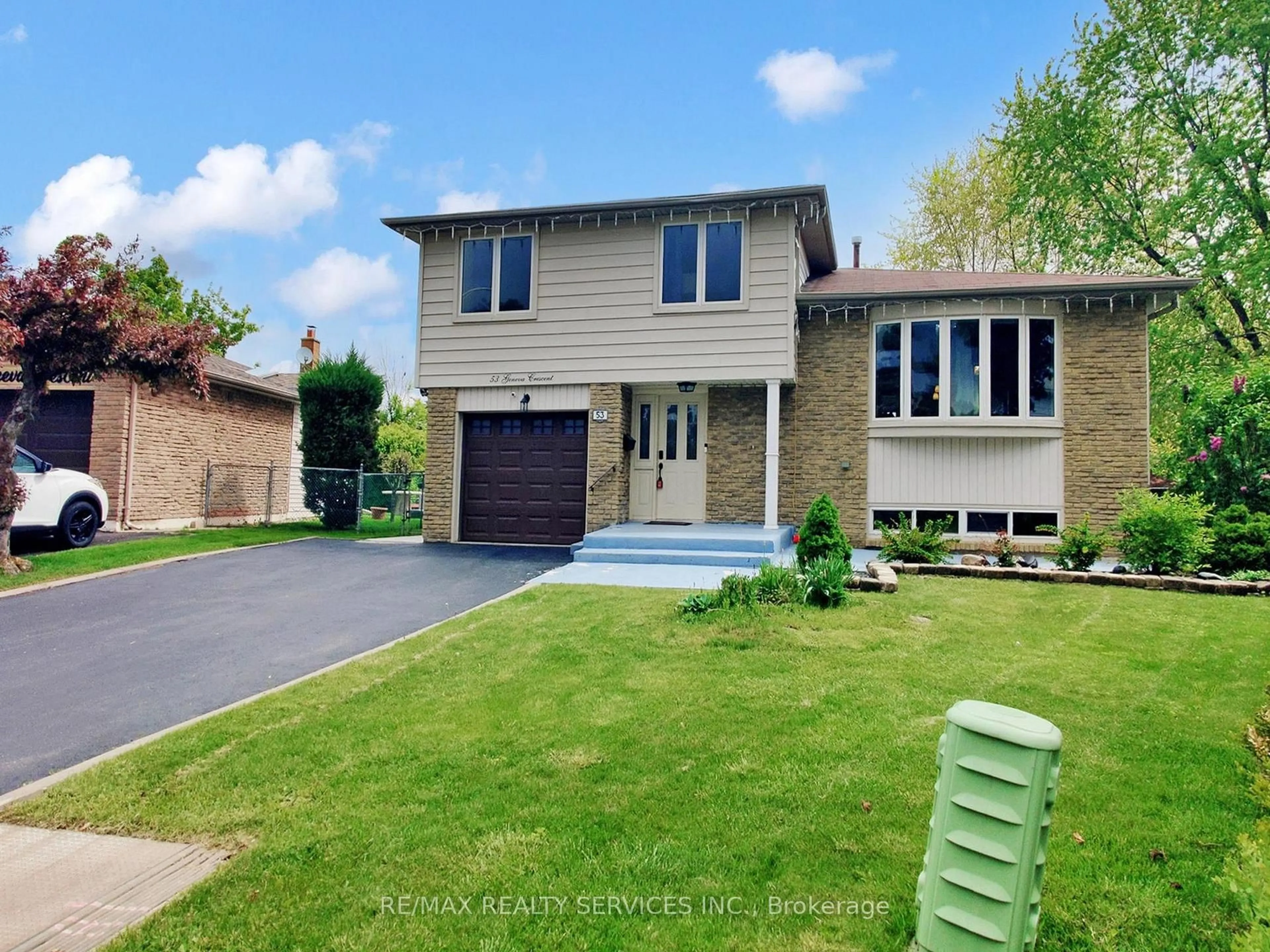 A pic from outside/outdoor area/front of a property/back of a property/a pic from drone, street for 53 Geneva Cres, Brampton Ontario L6S 1K7