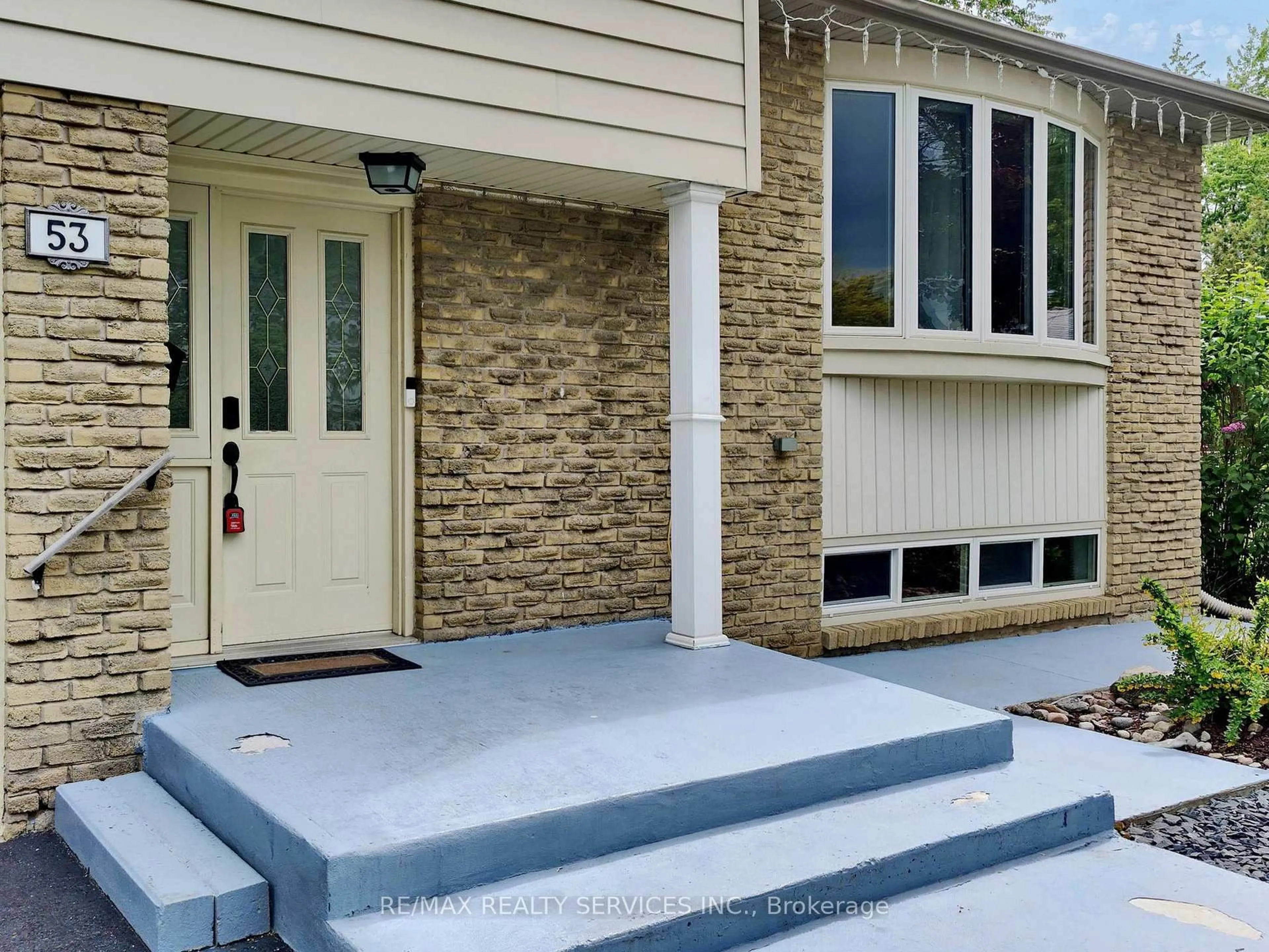 Home with brick exterior material, street for 53 Geneva Cres, Brampton Ontario L6S 1K7