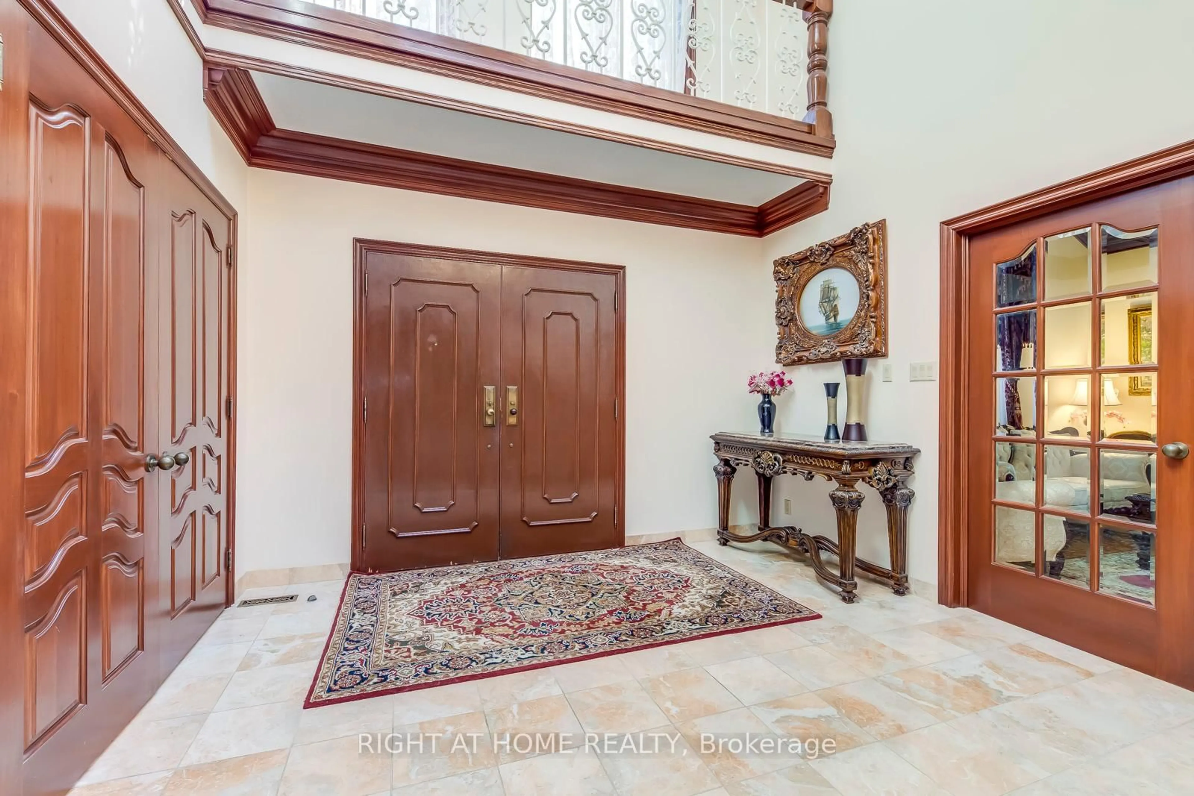 Indoor foyer for 1 Farmer's Lane, Caledon Ontario L7E 3K1
