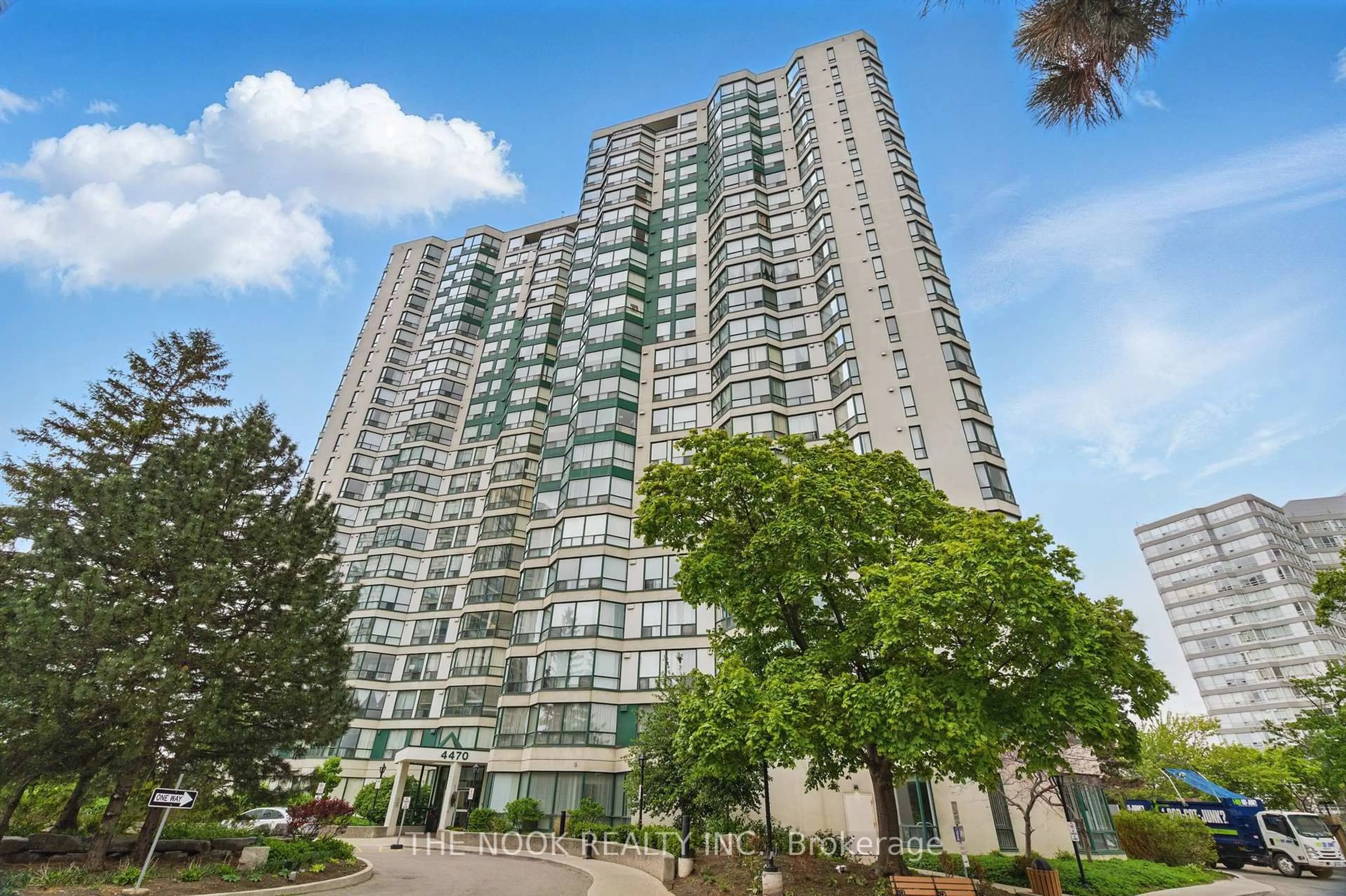 Indoor foyer for 4470 TUCANA Crt #204, Mississauga Ontario L5R 3K8