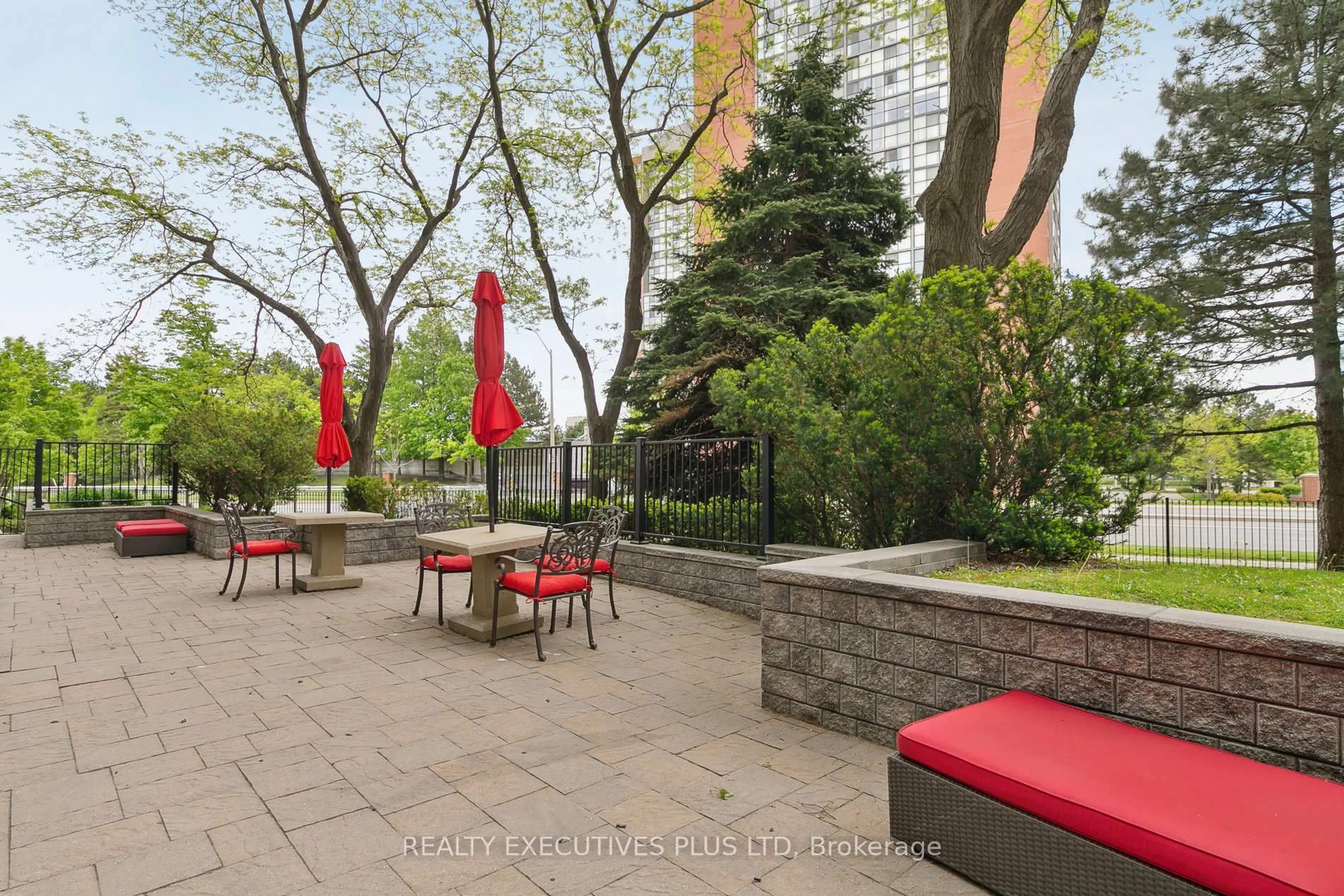 Patio, street for 4235 Sherwoodtowne Blvd #702, Mississauga Ontario L4Z 1W3