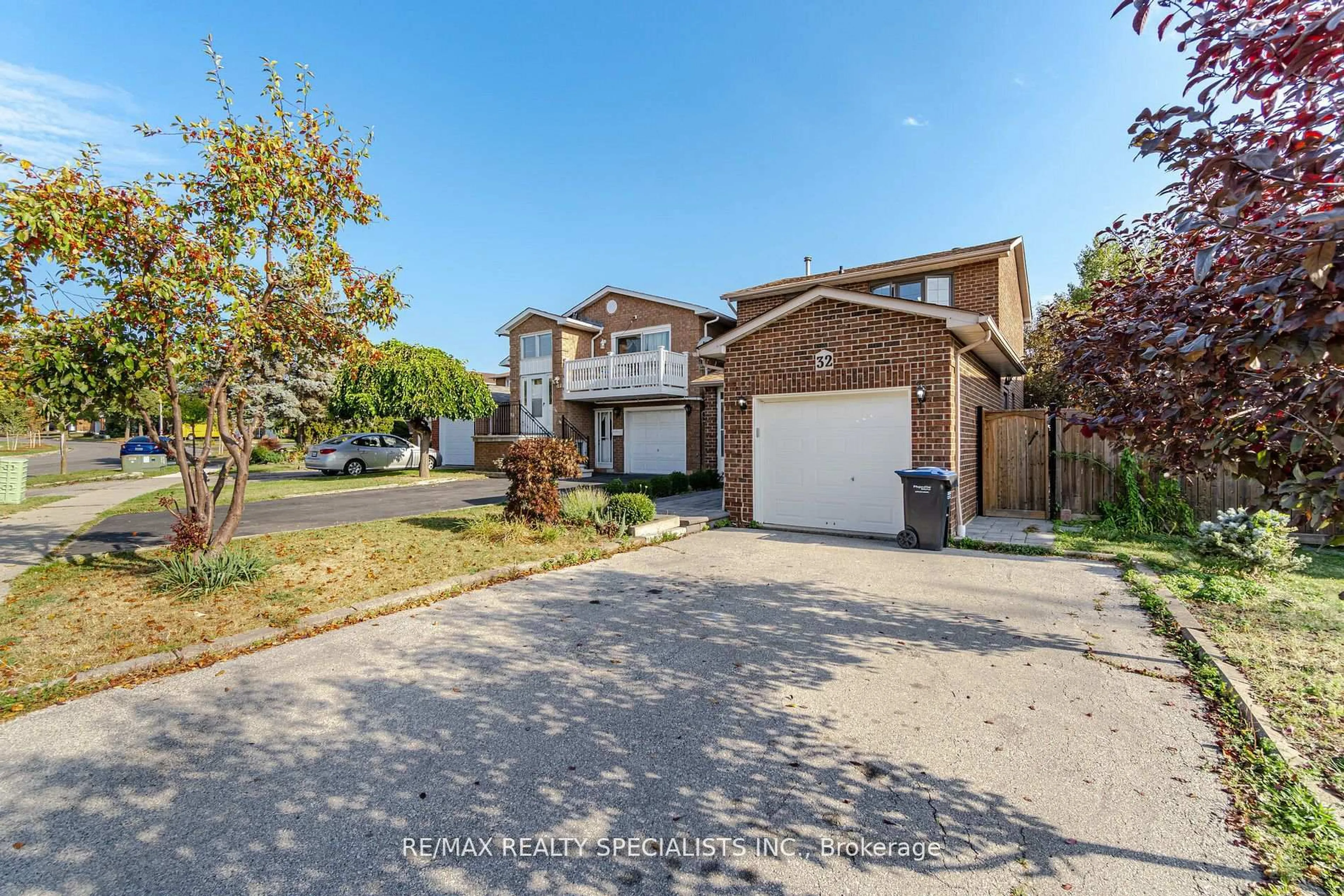 A pic from outside/outdoor area/front of a property/back of a property/a pic from drone, street for 32 PANDA Lane, Brampton Ontario L6S 5B7