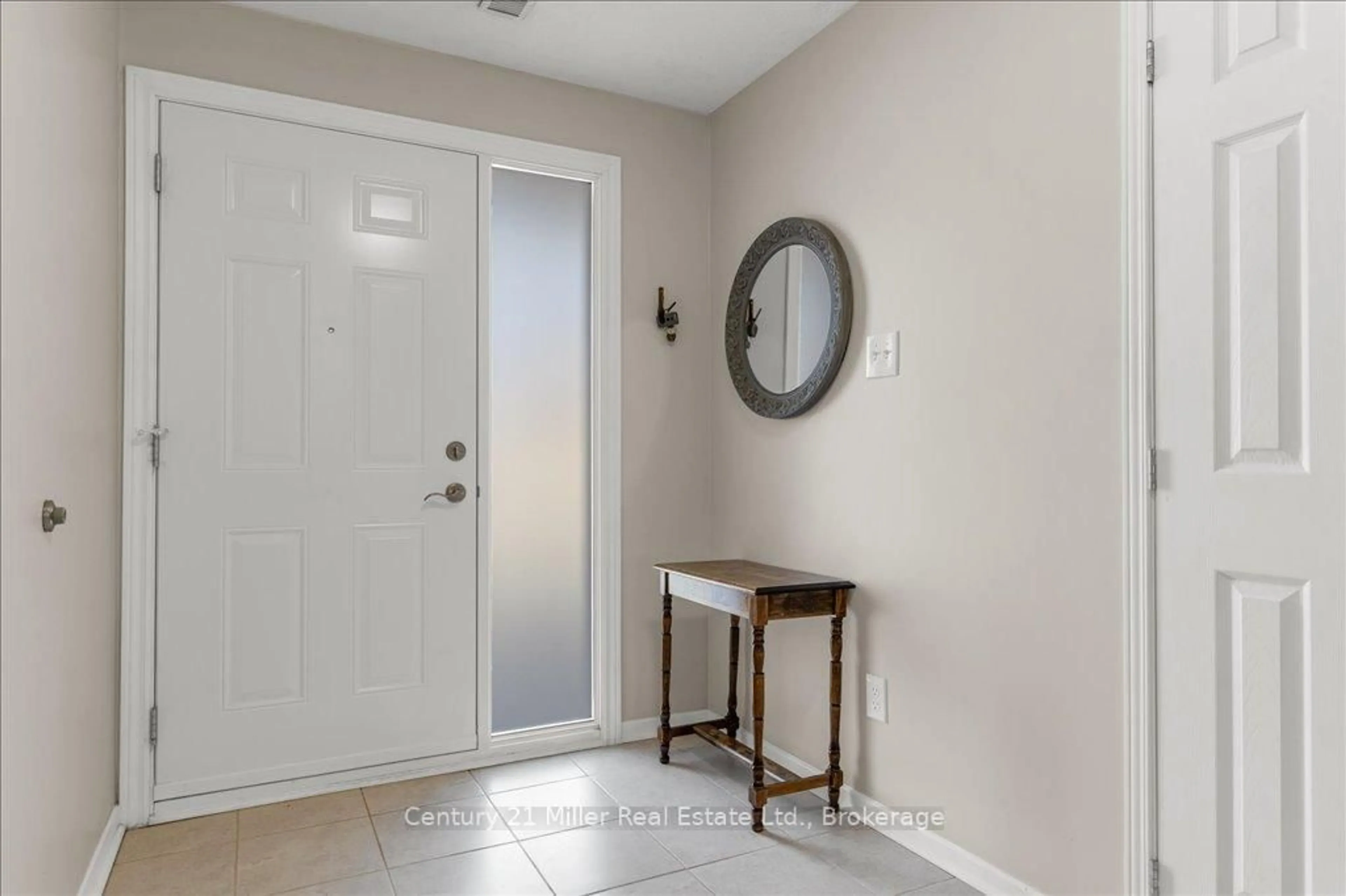 Indoor entryway for 1310 Hampton St #19, Oakville Ontario L6H 2S6