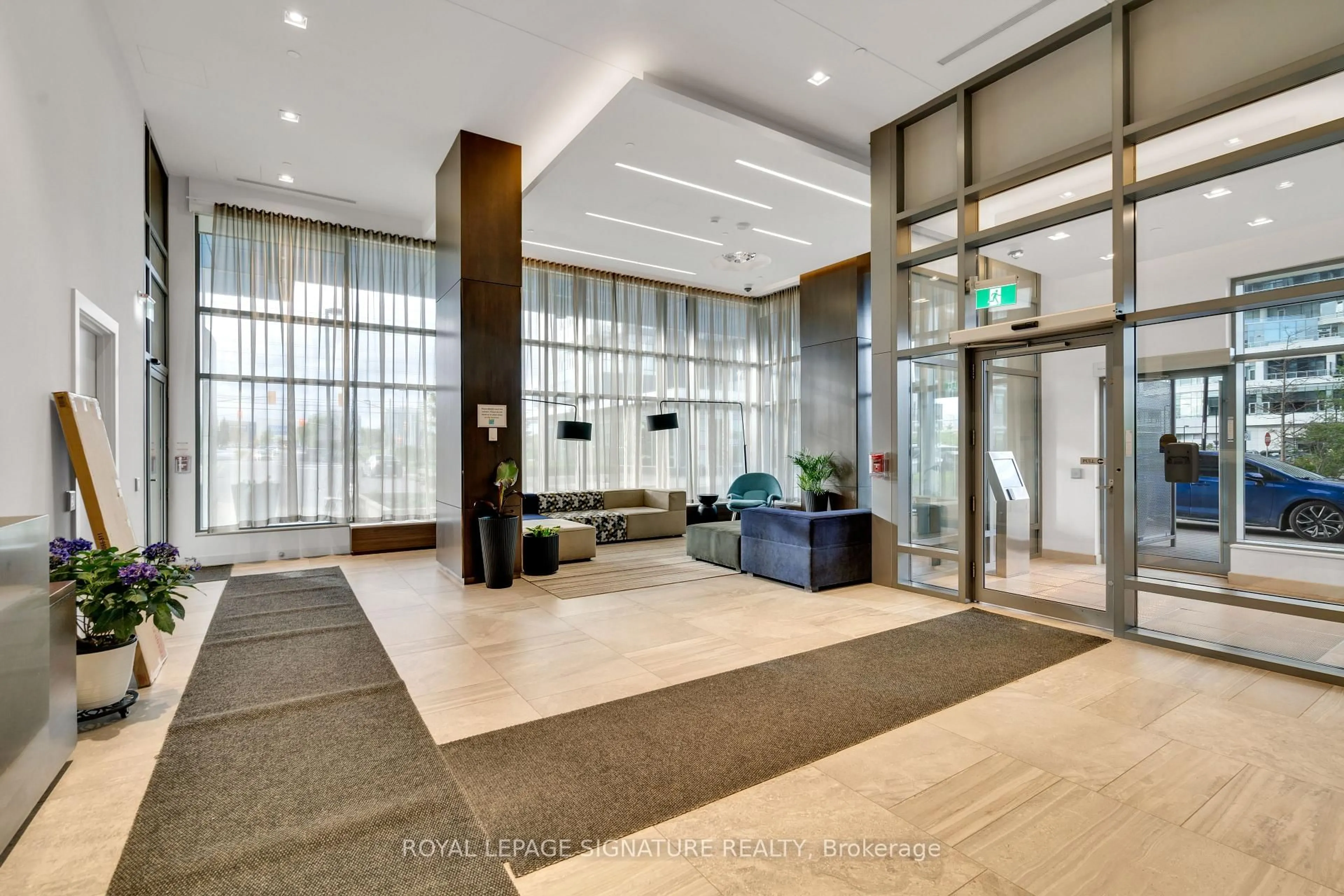 Indoor foyer for 2560 Eglinton Ave #610, Mississauga Ontario L5M 0Y3