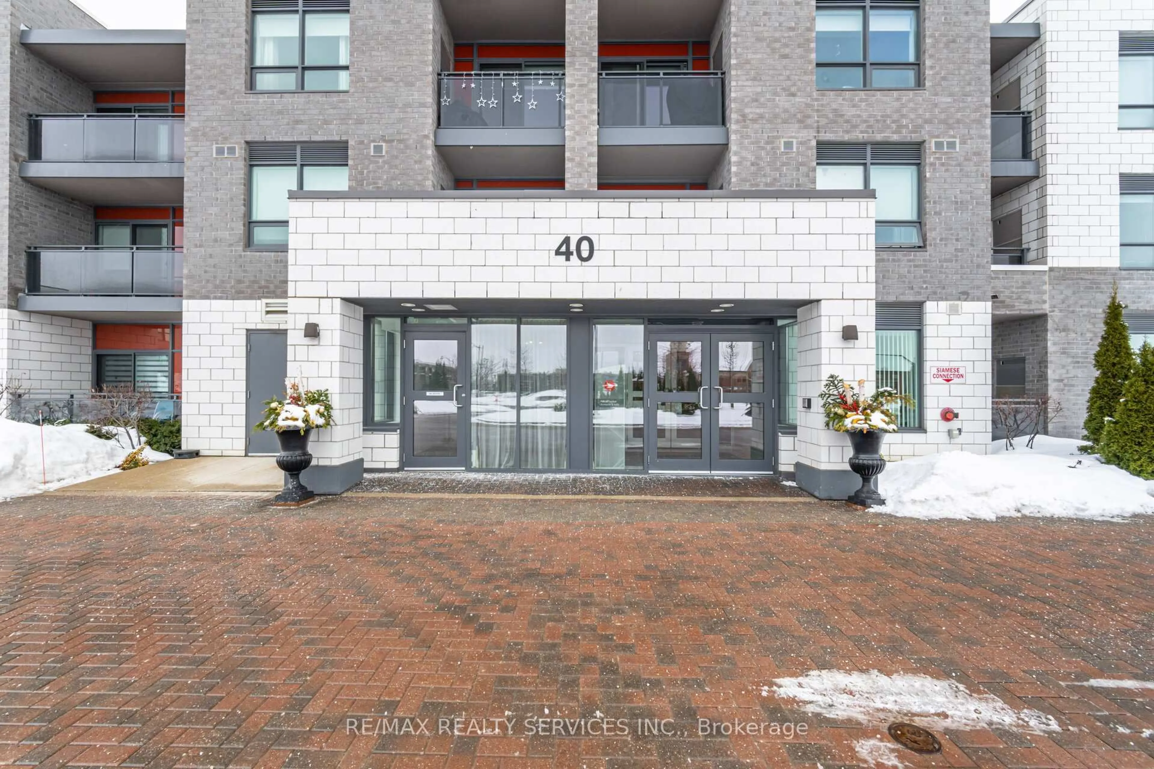 Indoor foyer for 40 Via Rosedale Way #104, Brampton Ontario L6R 4A4