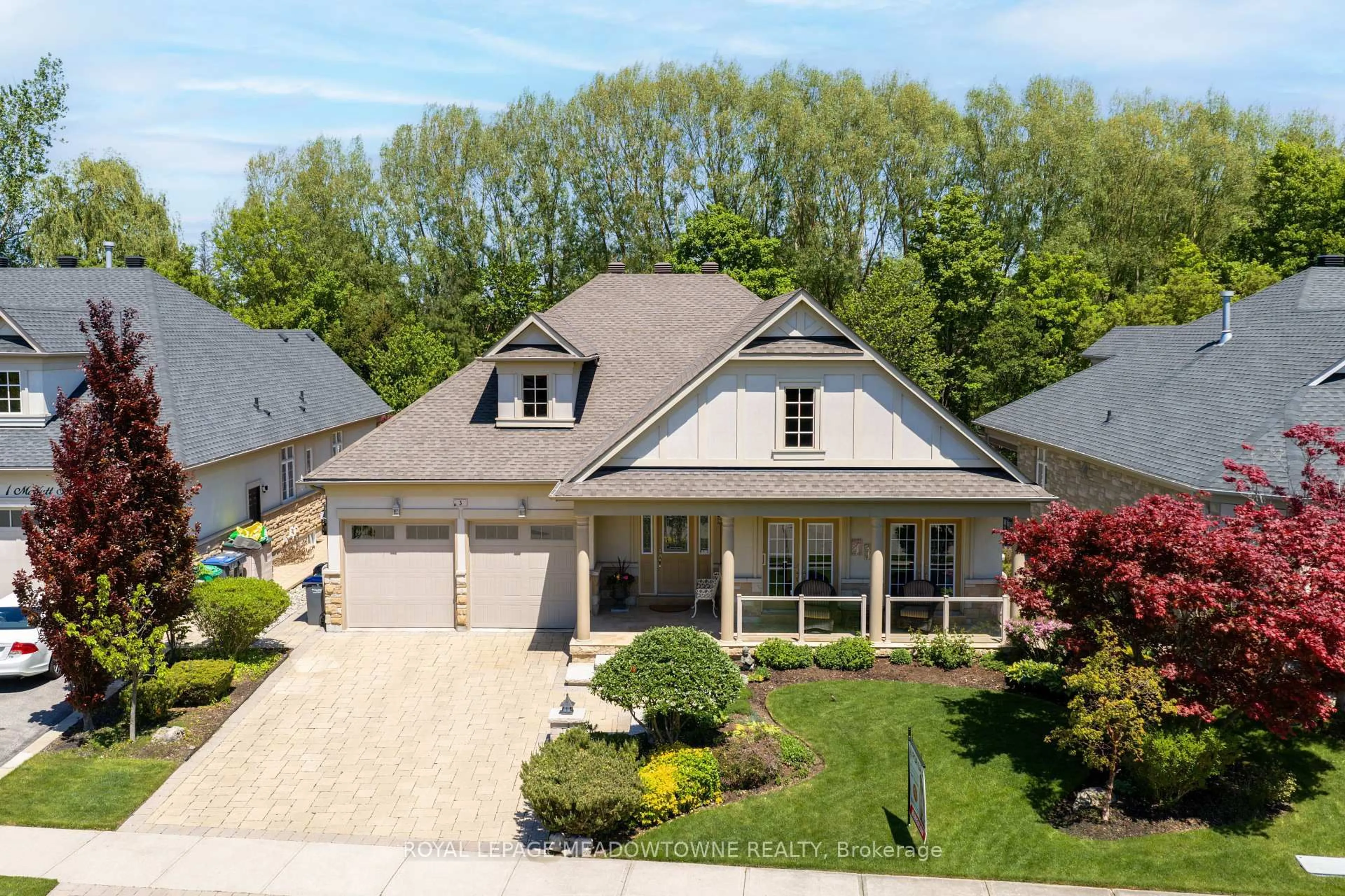 A pic from outside/outdoor area/front of a property/back of a property/a pic from drone, street for 3 Mcnutt St, Brampton Ontario L6Y 5L3