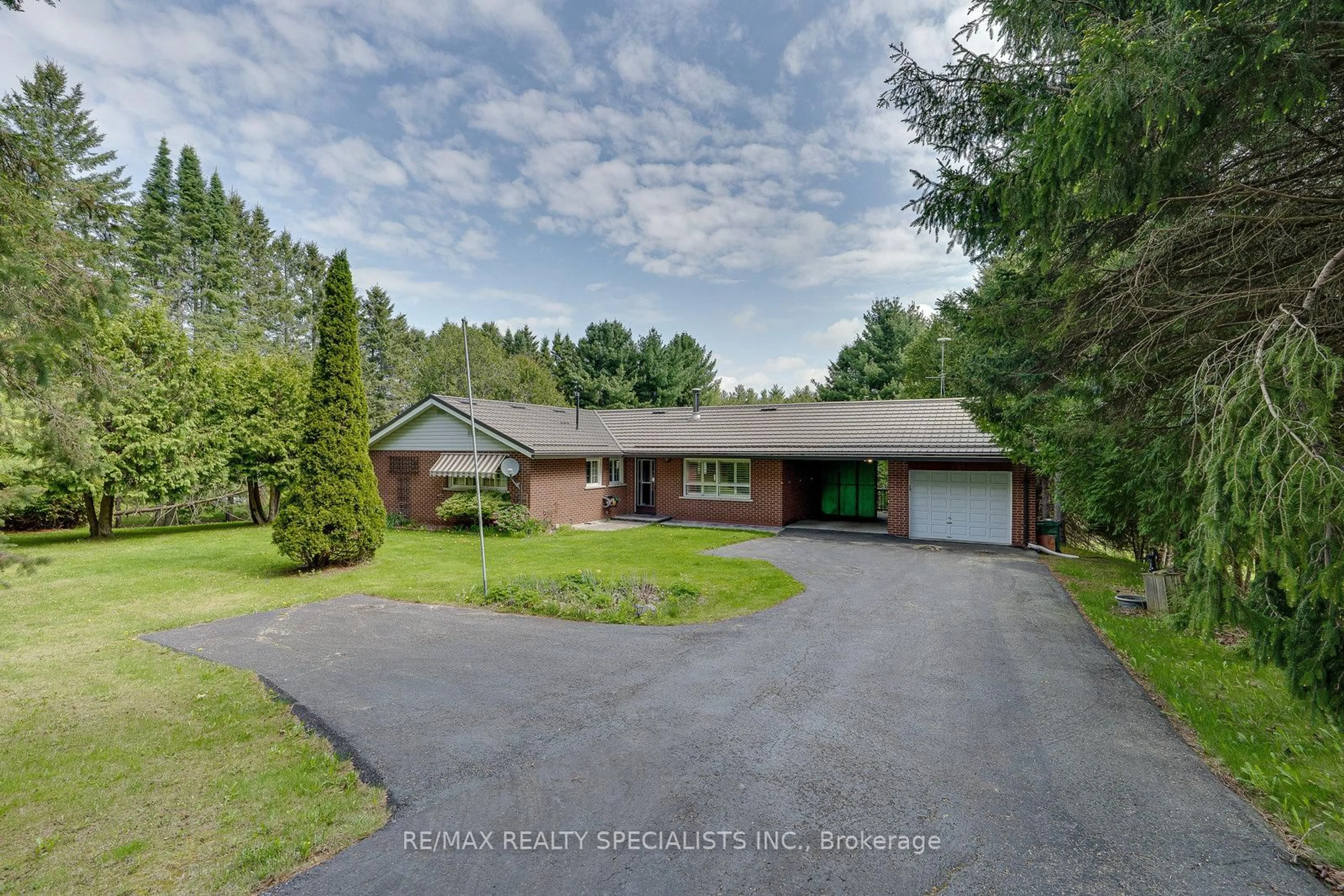 A pic from outside/outdoor area/front of a property/back of a property/a pic from drone, street for 15775 Duffys Lane #On, Caledon Ontario L7E 3C8