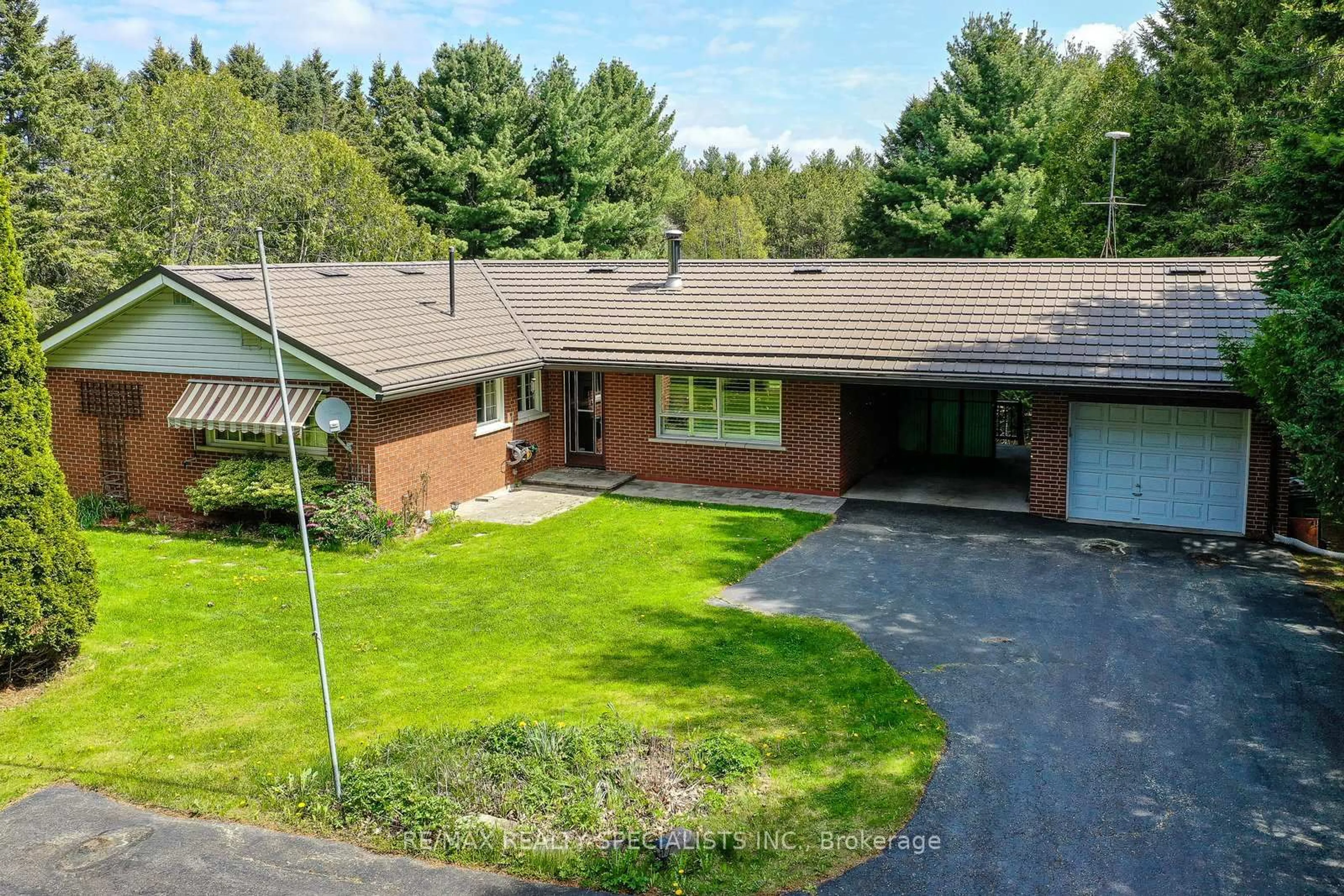 A pic from outside/outdoor area/front of a property/back of a property/a pic from drone, unknown for 15775 Duffys Lane #On, Caledon Ontario L7E 3C8