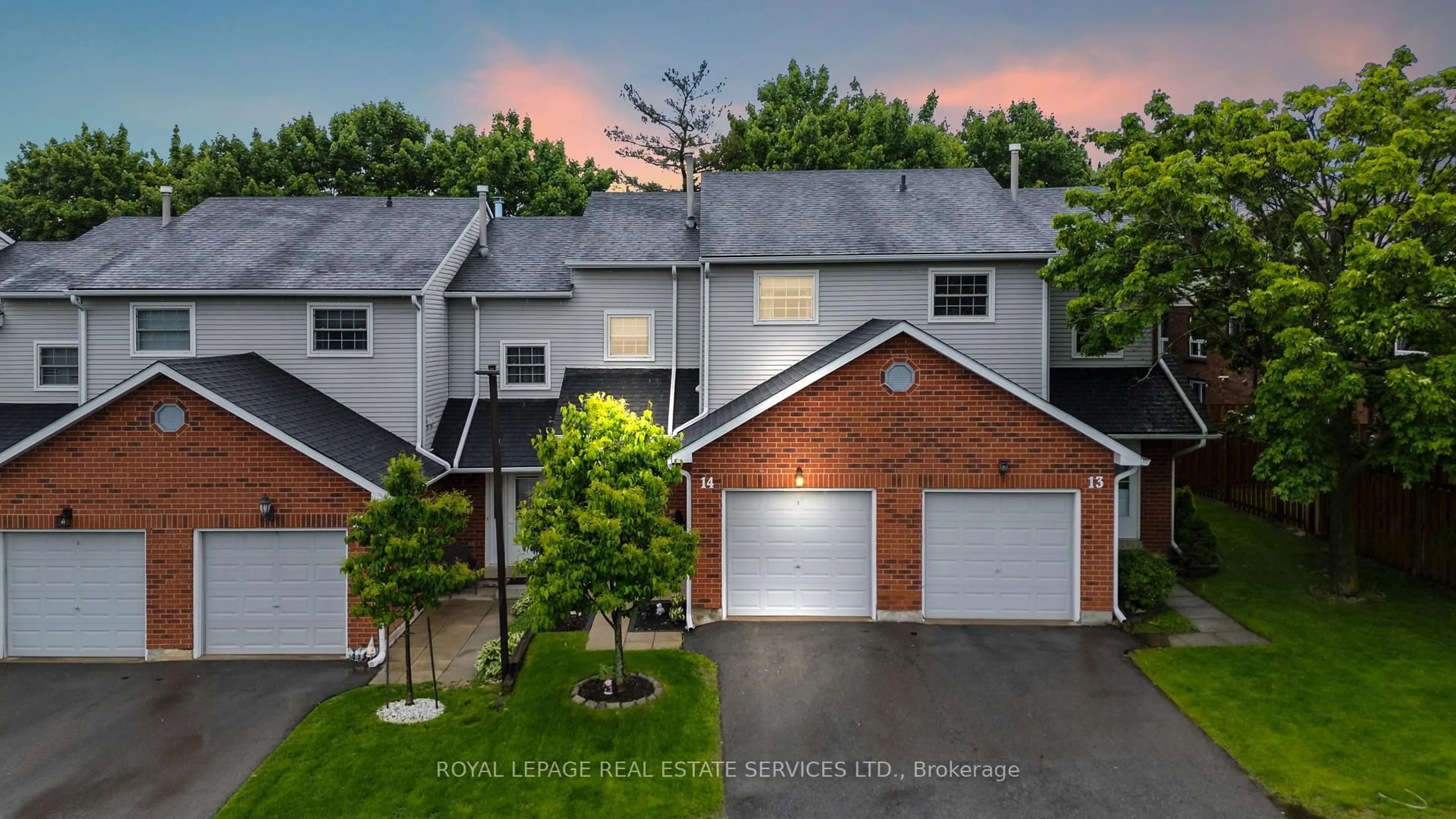 A pic from outside/outdoor area/front of a property/back of a property/a pic from drone, unknown for 2065 Amherst Heights Crt #14, Burlington Ontario L7P 4R7
