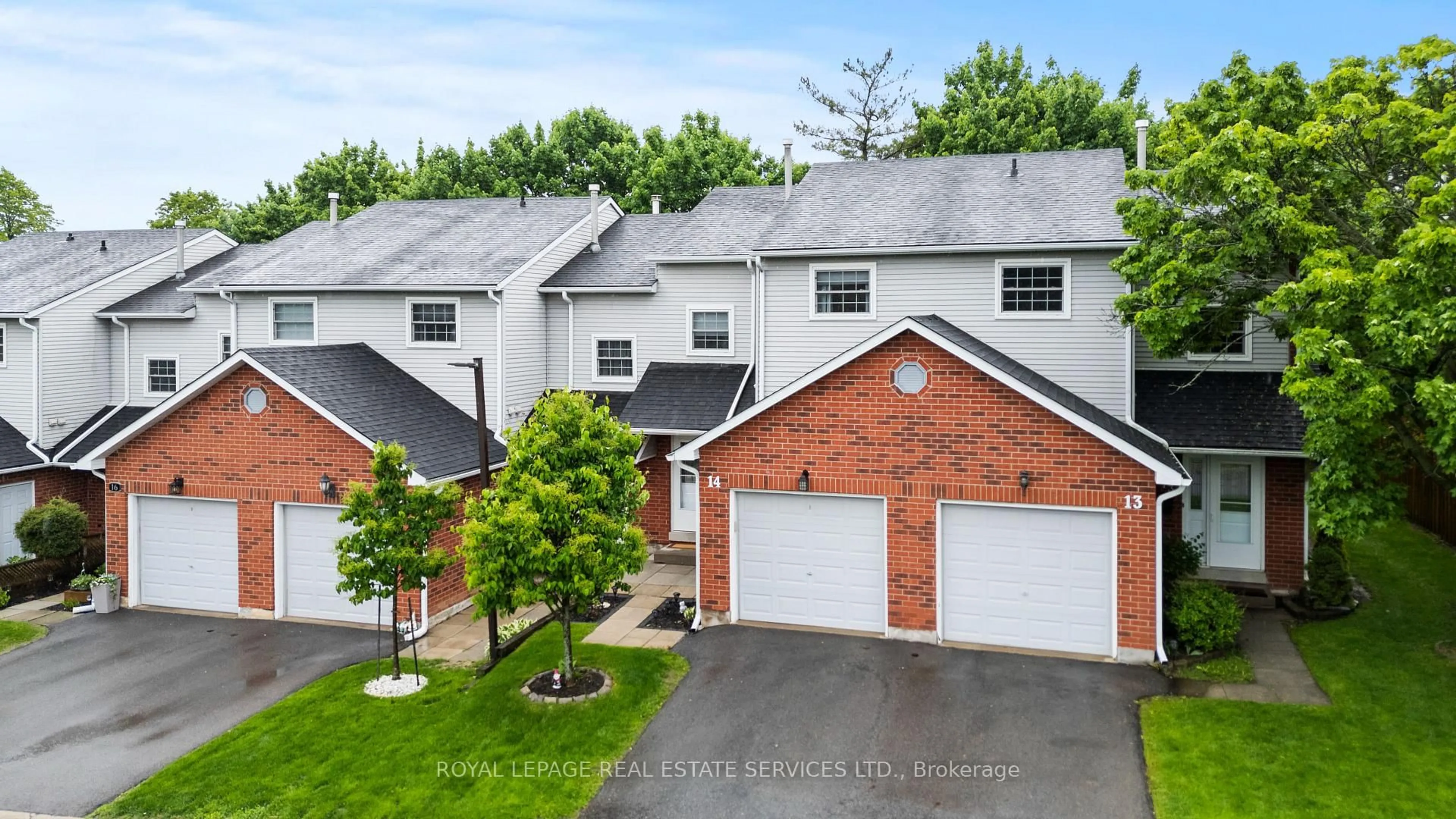 A pic from outside/outdoor area/front of a property/back of a property/a pic from drone, street for 2065 Amherst Heights Crt #14, Burlington Ontario L7P 4R7