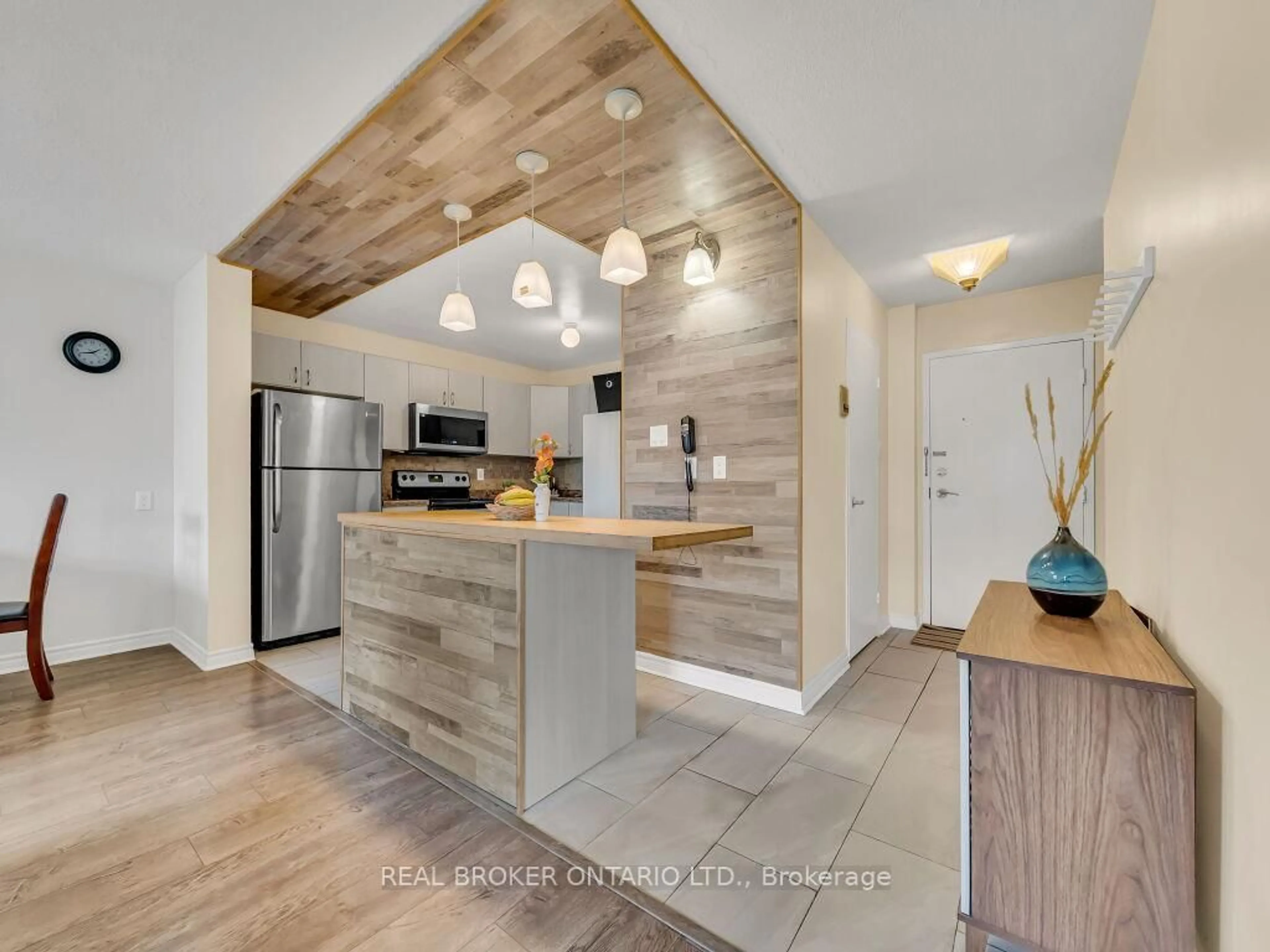 Open concept kitchen, unknown for 1050 Falgarwood Dr #128, Oakville Ontario L6H 2P3