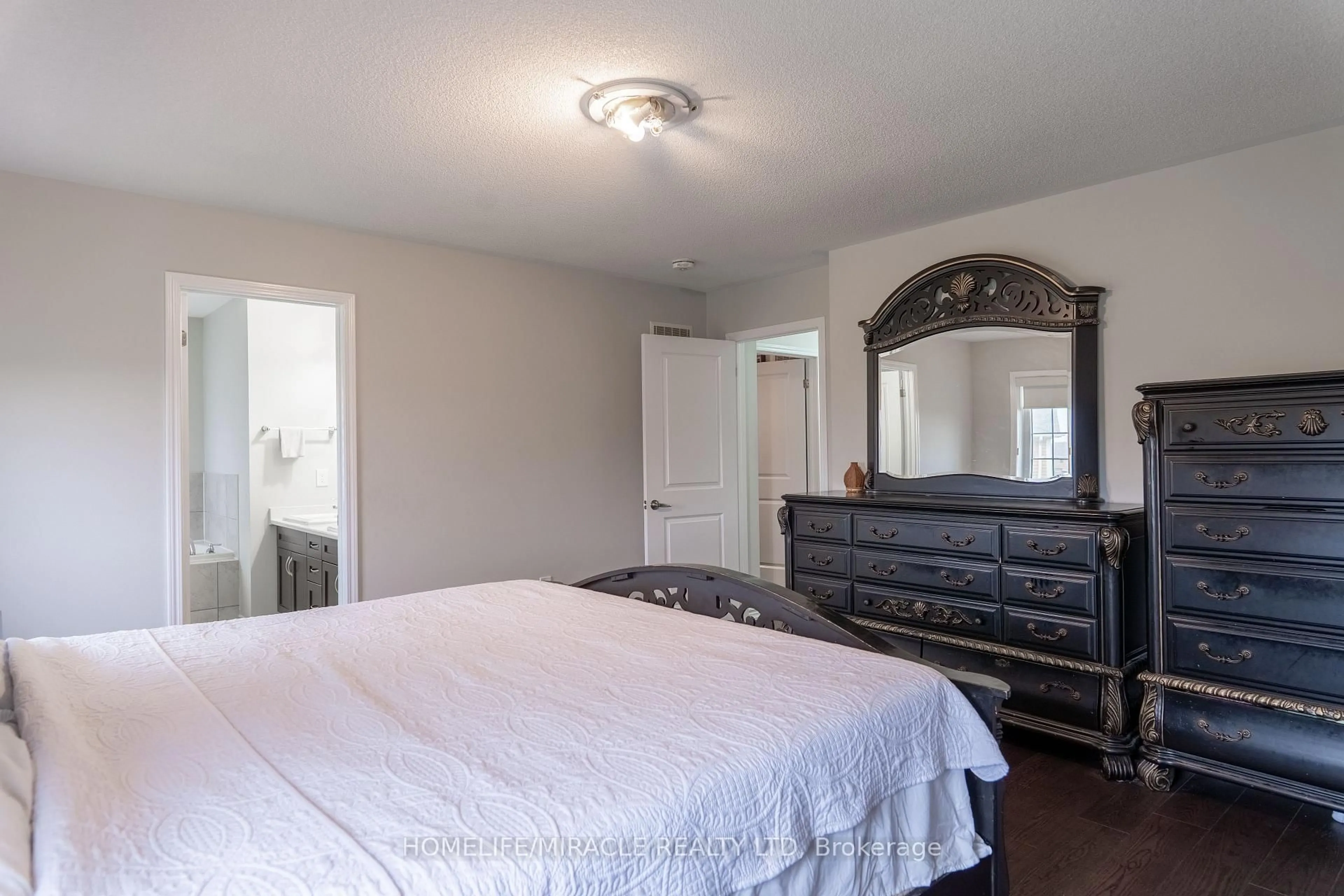 A pic of a room for 94 Mincing Tr, Brampton Ontario L7A 4S9