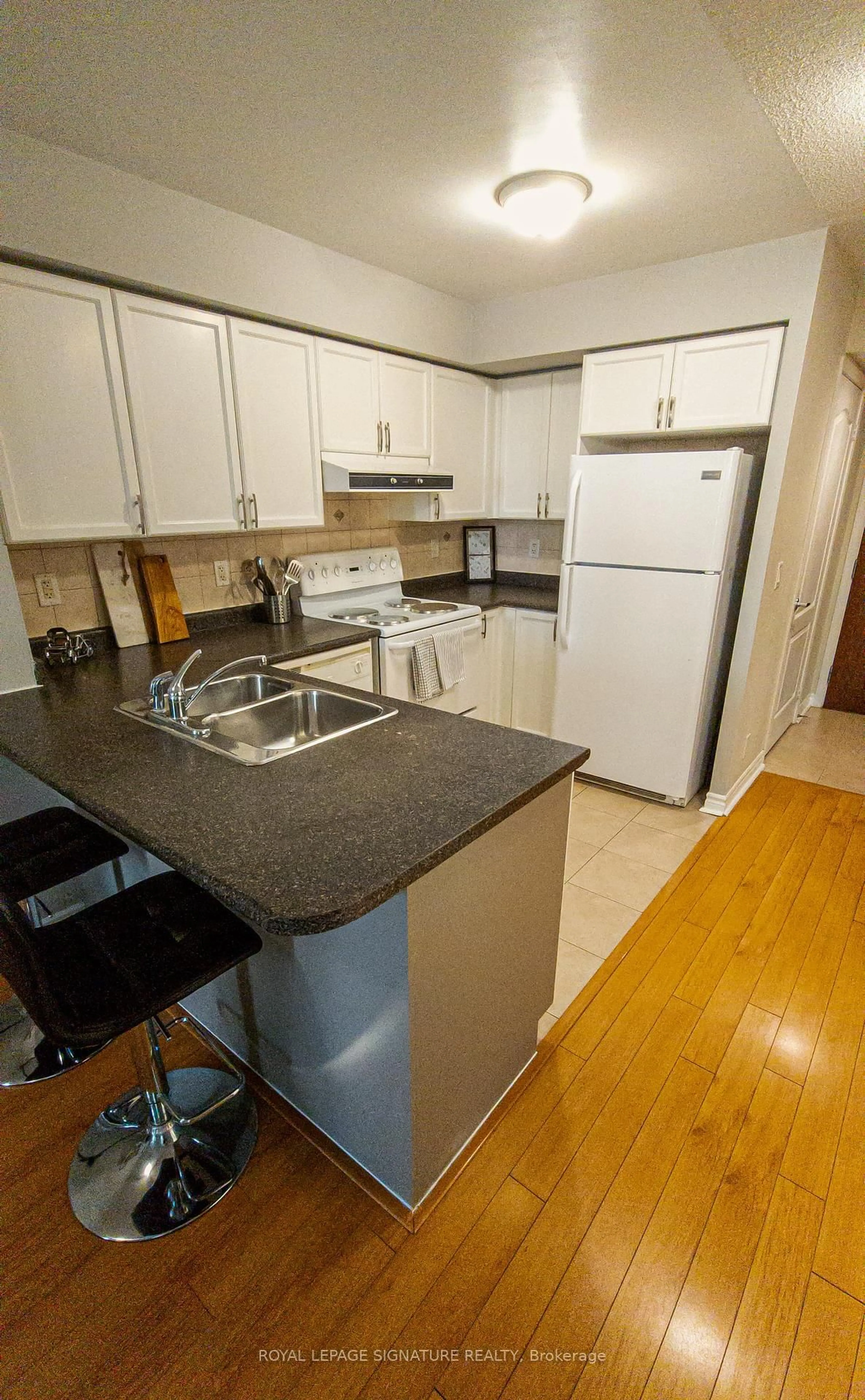 Standard kitchen, unknown for 33 Elm Dr #1007, Mississauga Ontario L5B 4M2