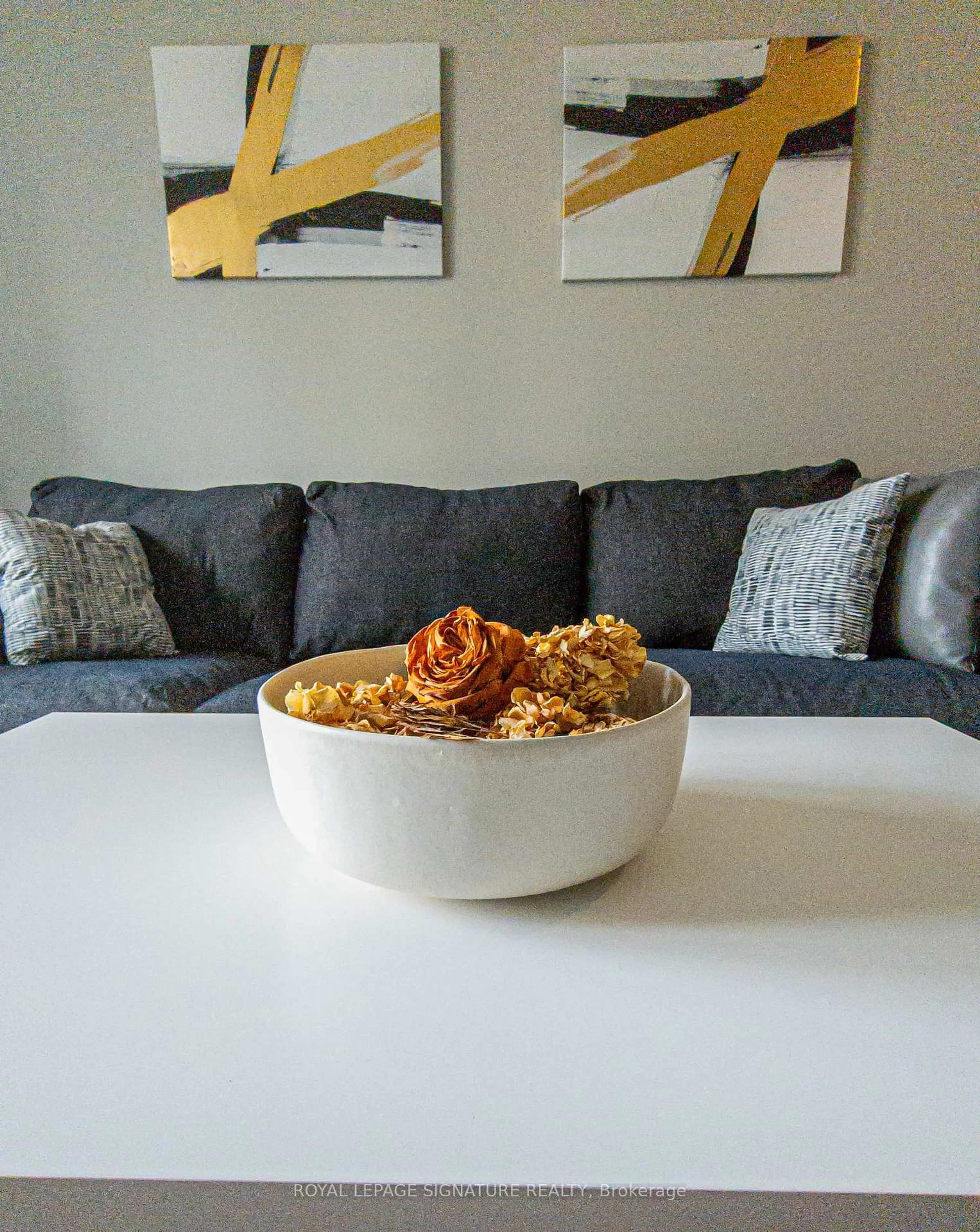A pic of a room for 33 Elm Dr #1007, Mississauga Ontario L5B 4M2