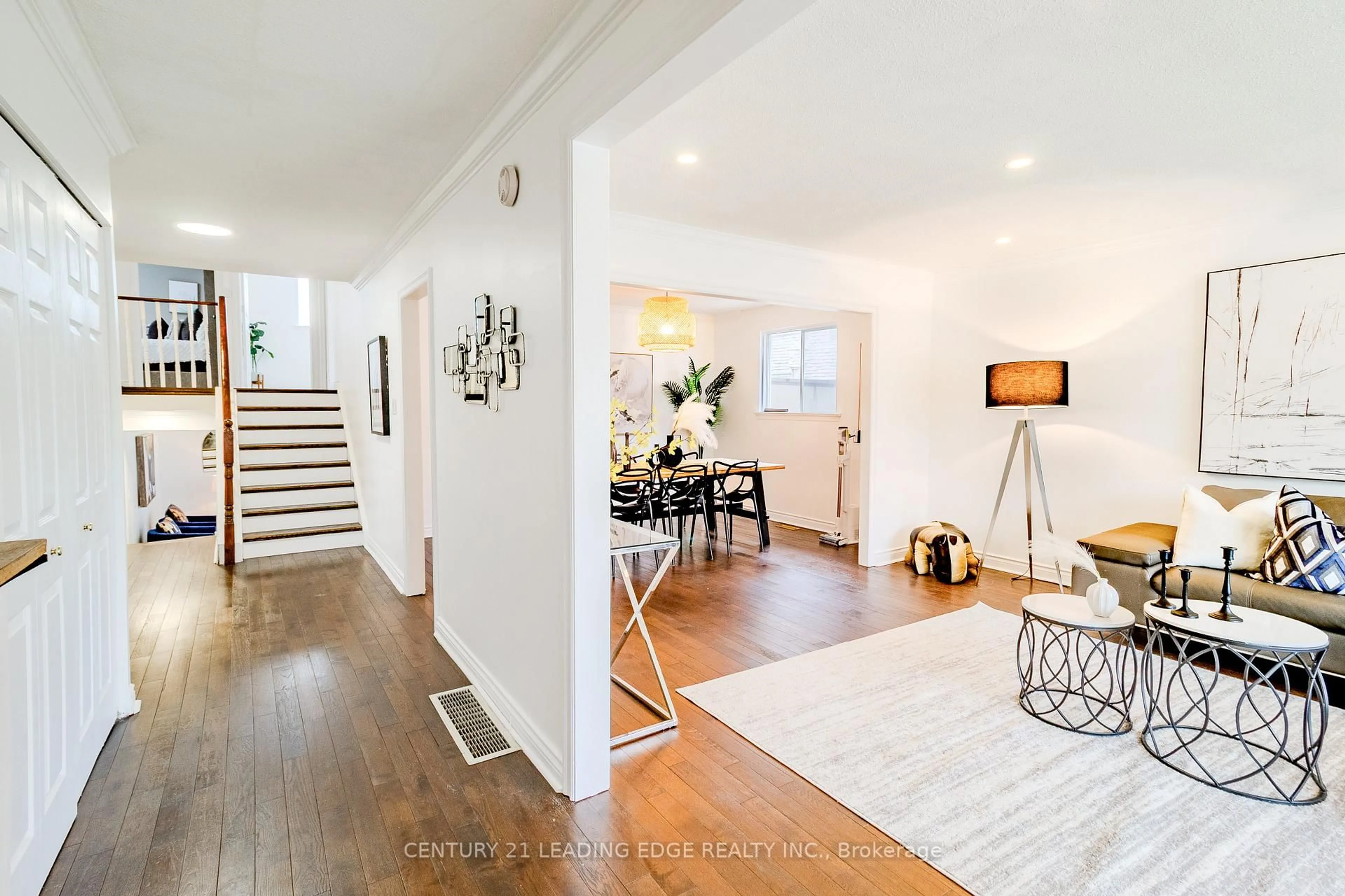 Indoor entryway for 6 Jubilee Crt, Brampton Ontario L6S 2H2