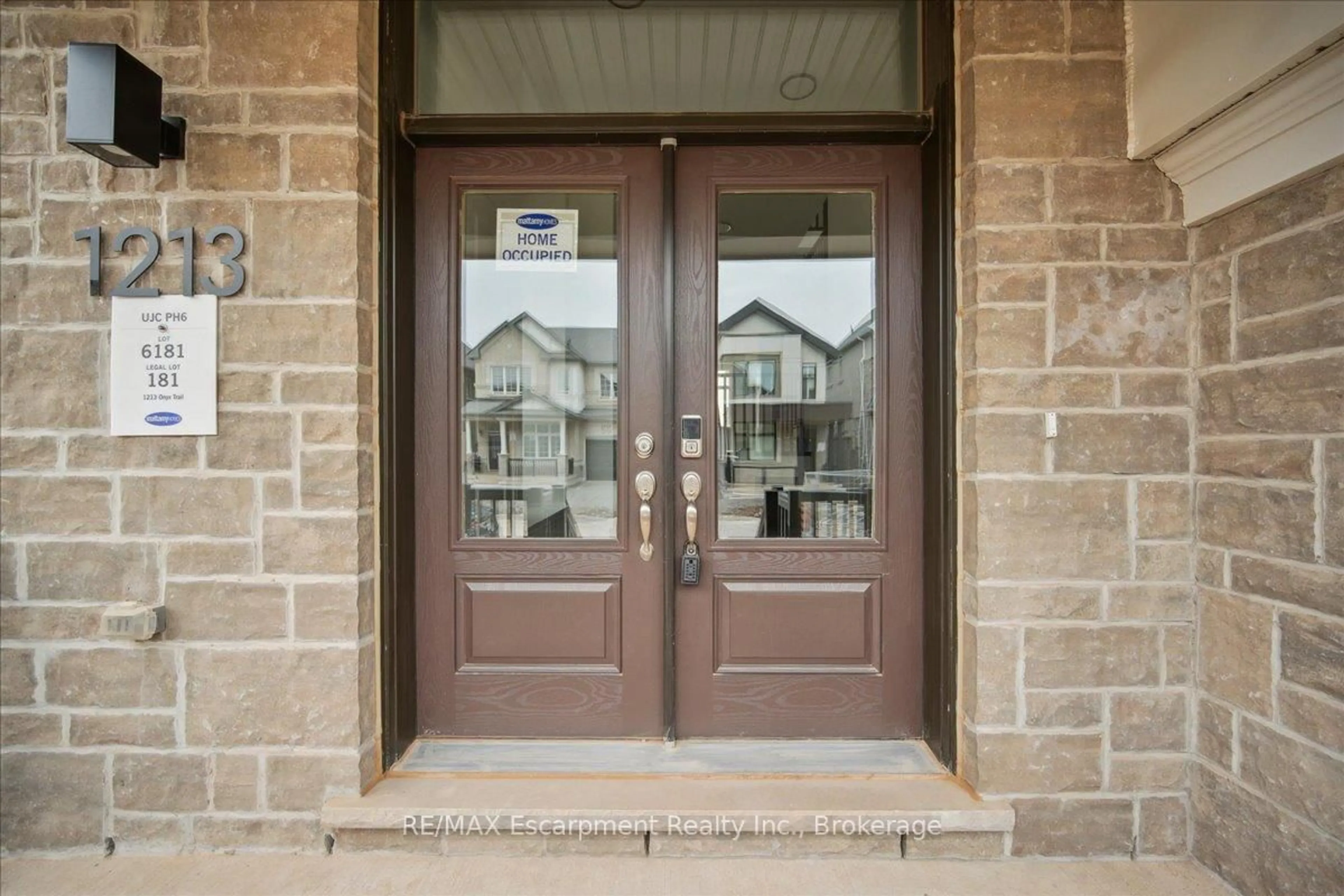 Indoor entryway for 1213 Onyx Tr, Oakville Ontario L6H 8A8