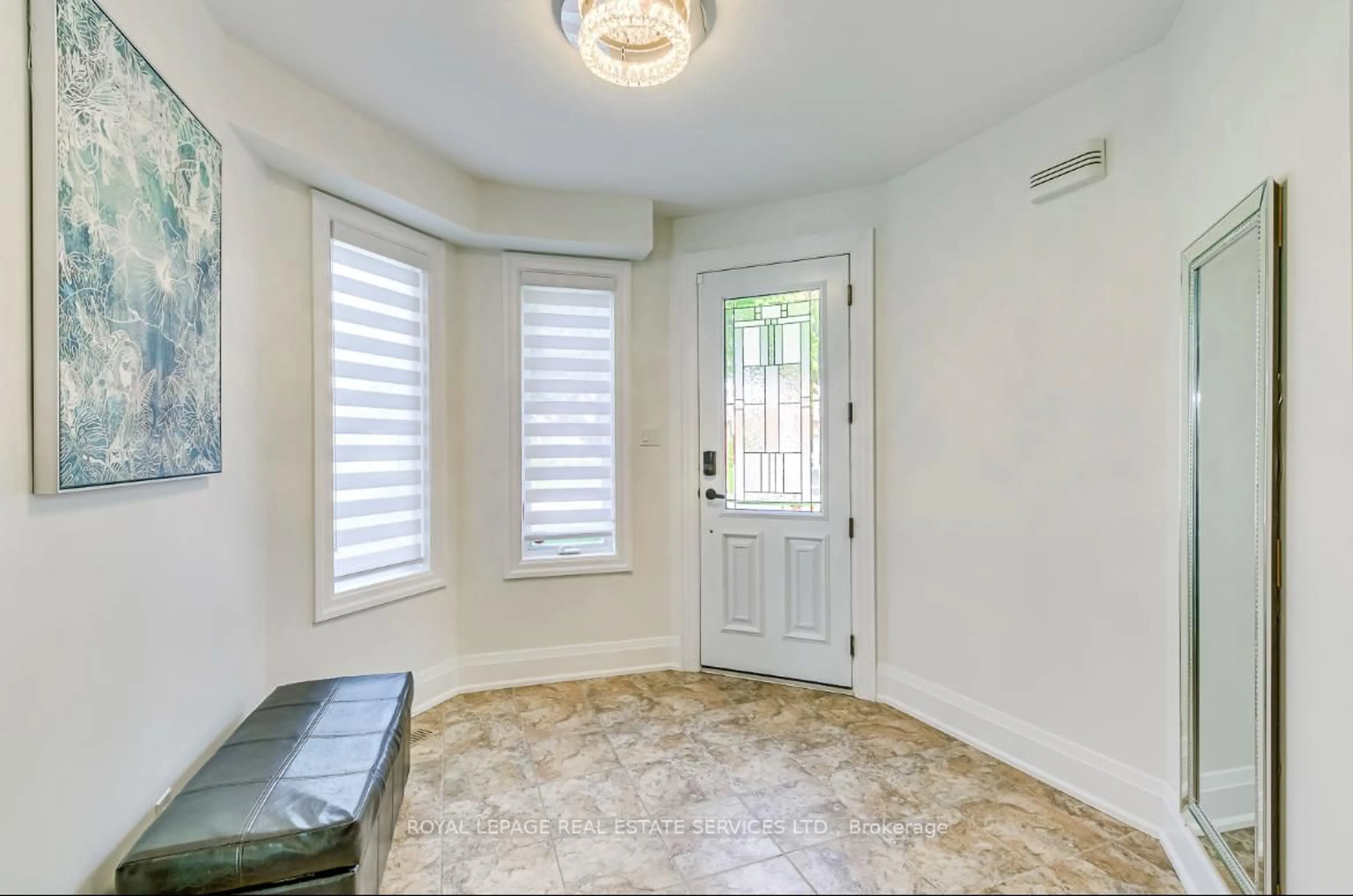Indoor entryway for 1097 Grandeur Cres, Oakville Ontario L6H 4B4