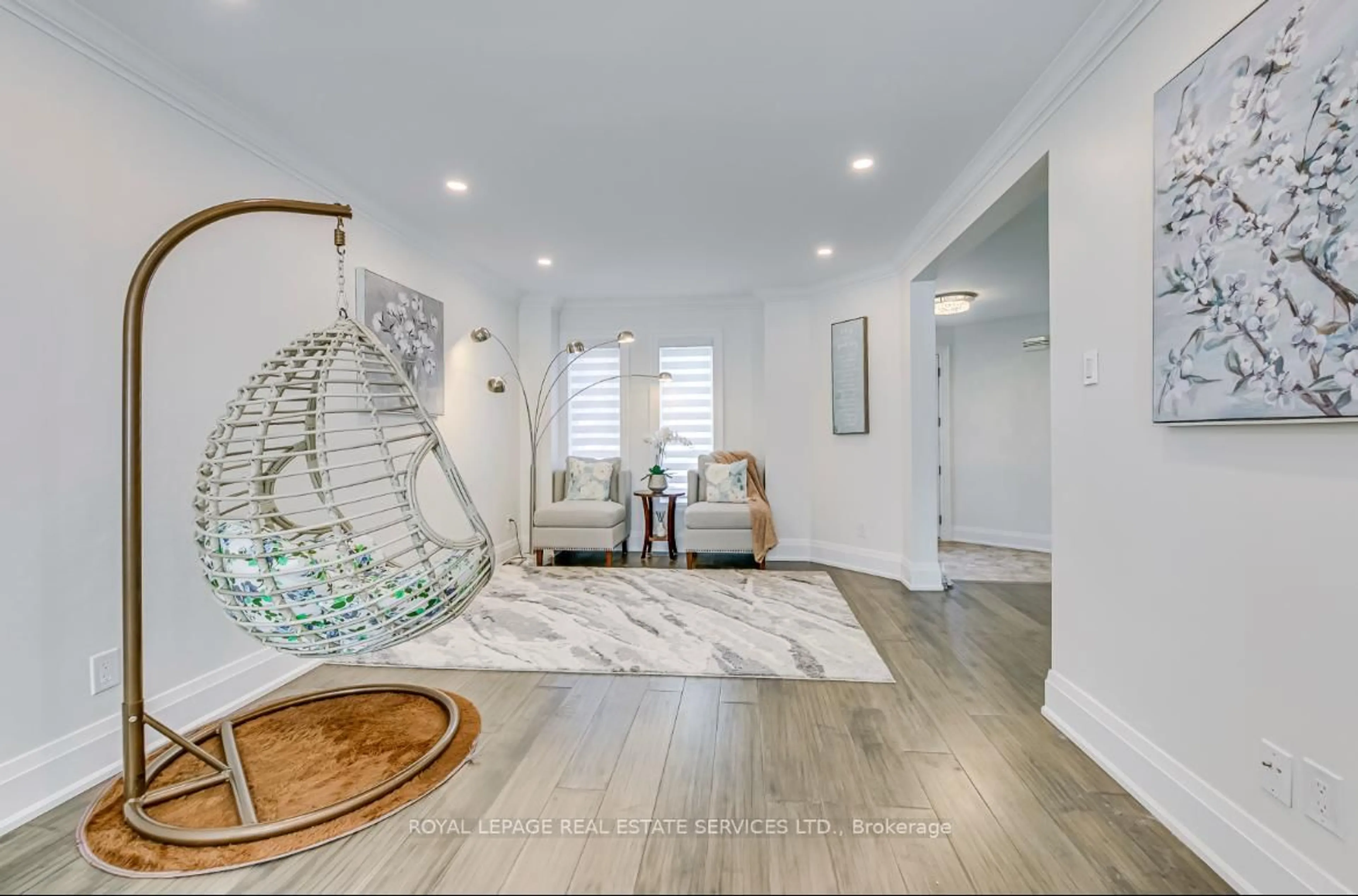 Indoor entryway for 1097 Grandeur Cres, Oakville Ontario L6H 4B4
