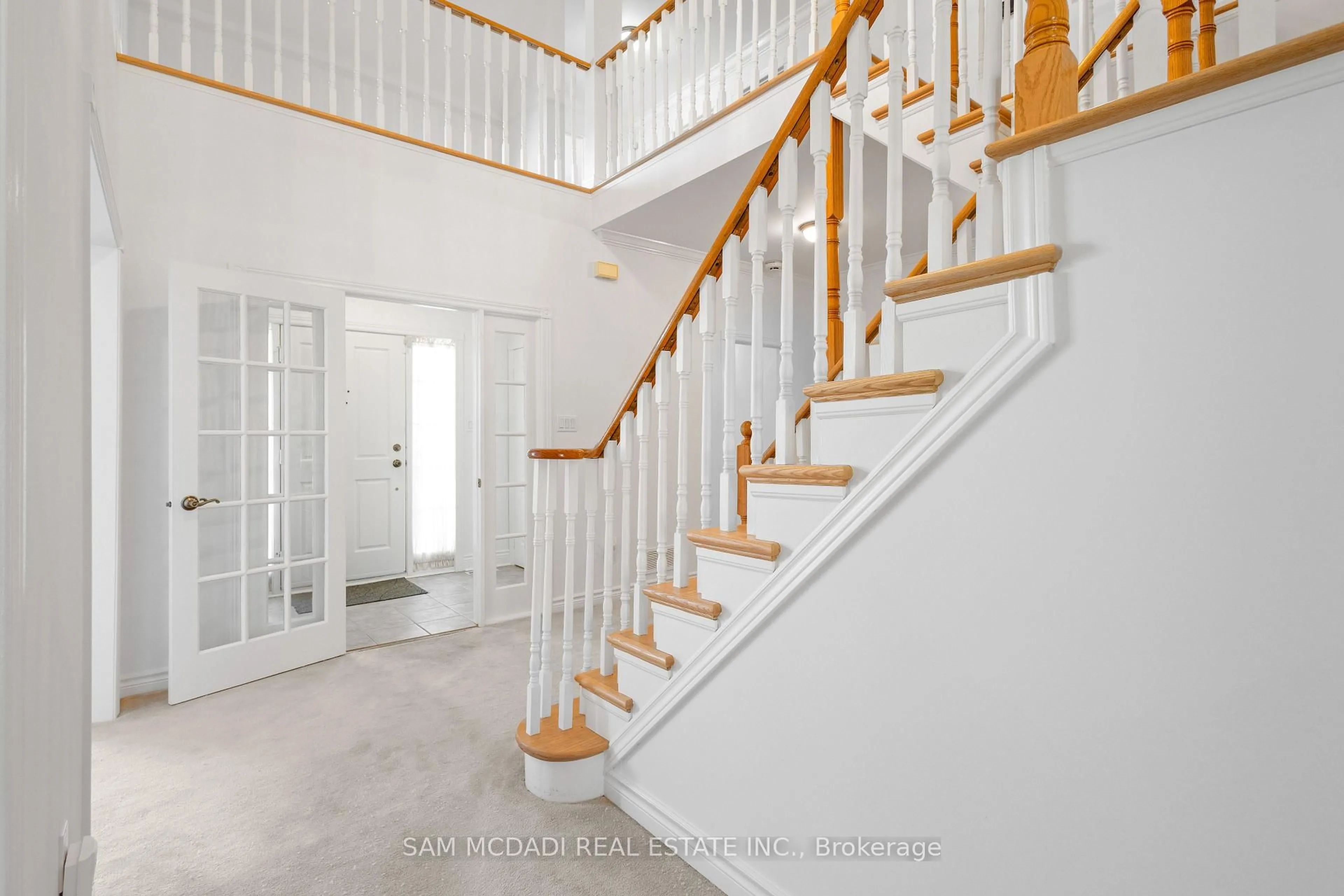 Stairs for 5114 Forest Hill Dr, Mississauga Ontario L5M 5A3