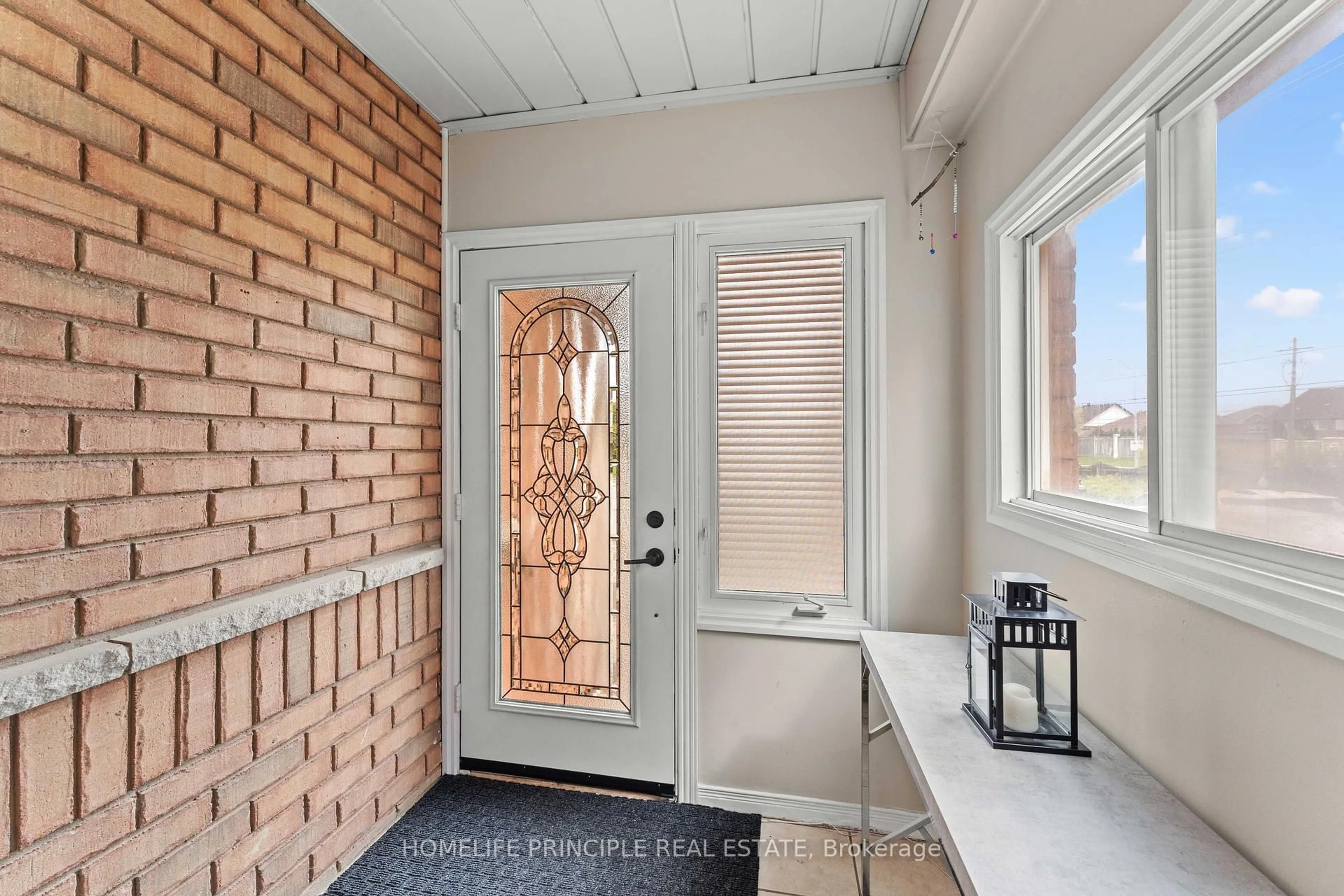 Indoor entryway for 124 Grapevine Rd, Caledon Ontario L7E 2M6
