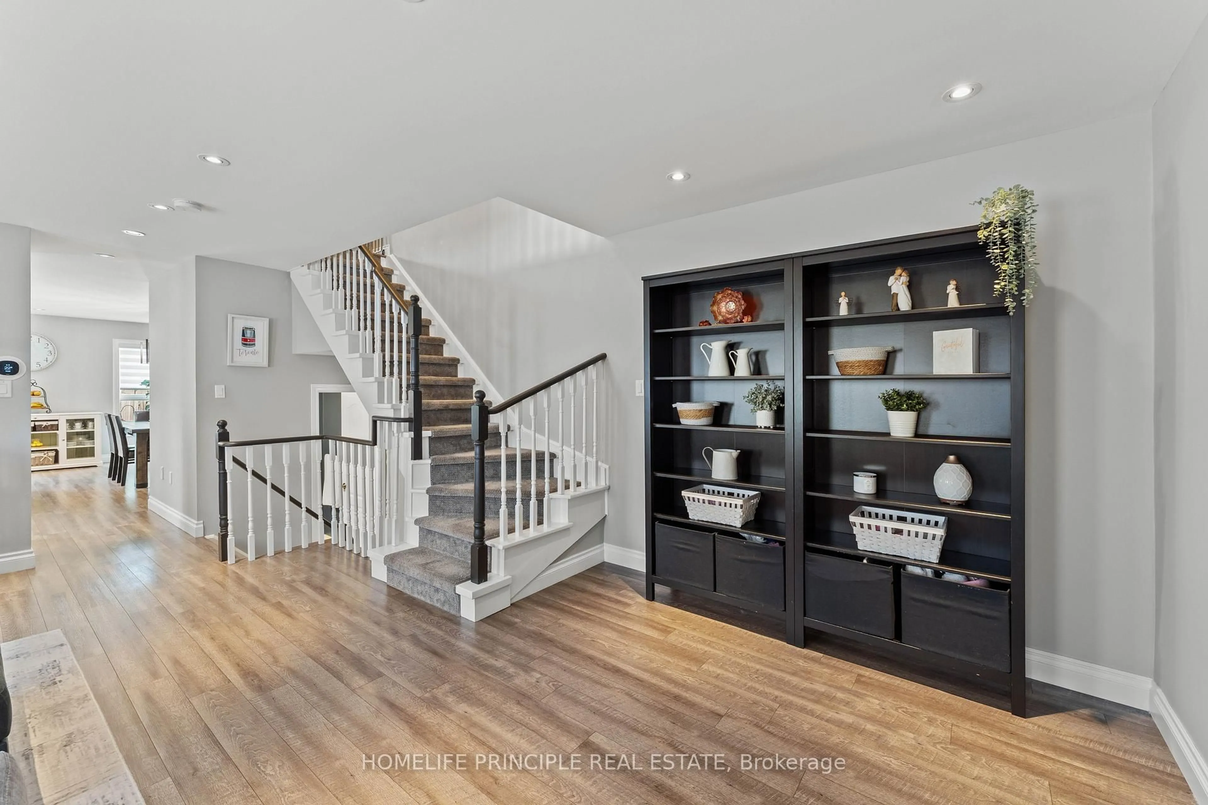 Indoor entryway for 124 Grapevine Rd, Caledon Ontario L7E 2M6