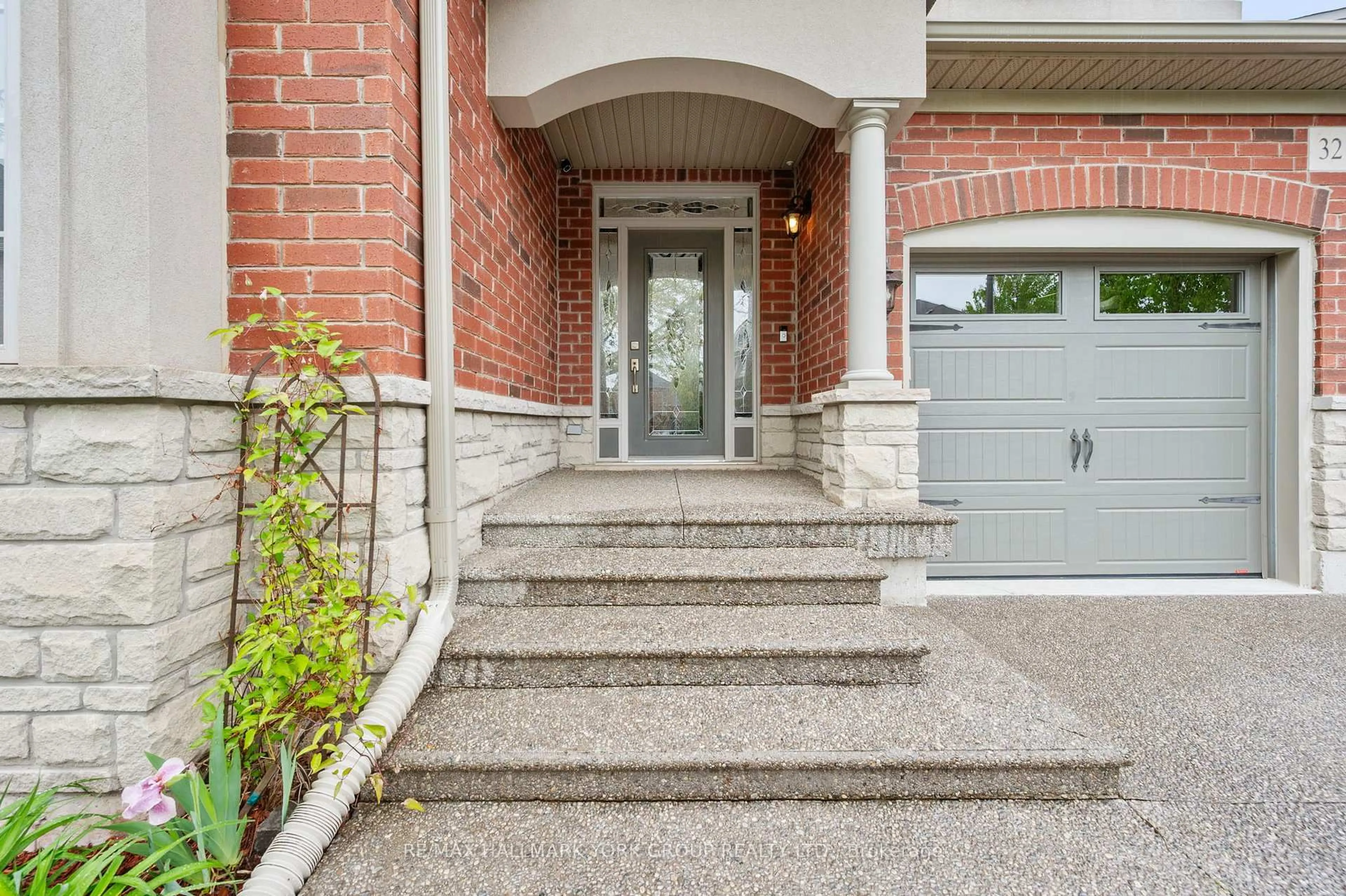 Home with brick exterior material, street for 3210 Saltaire Cres, Oakville Ontario L6M 0K8