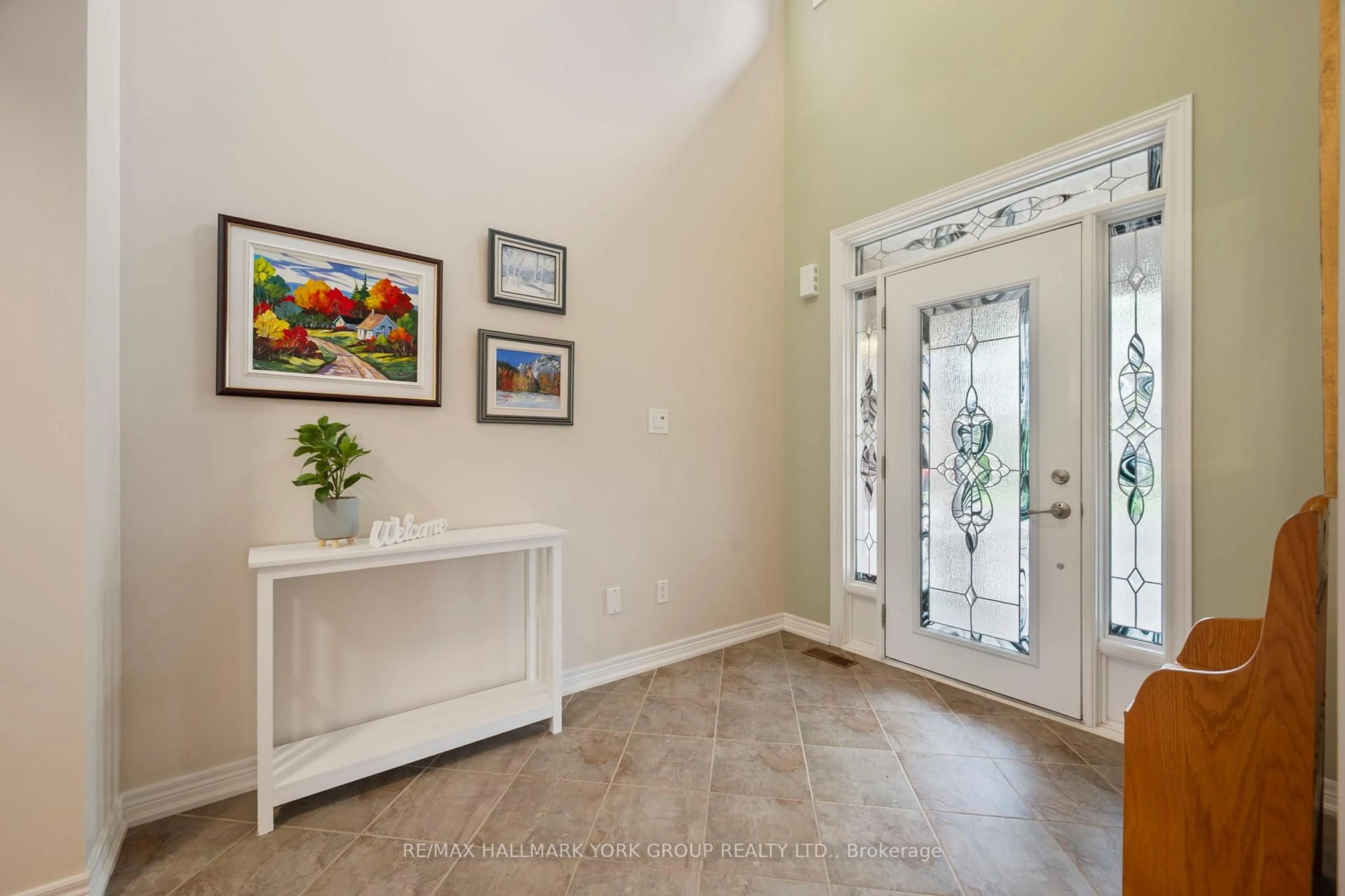 Indoor entryway for 3210 Saltaire Cres, Oakville Ontario L6M 0K8