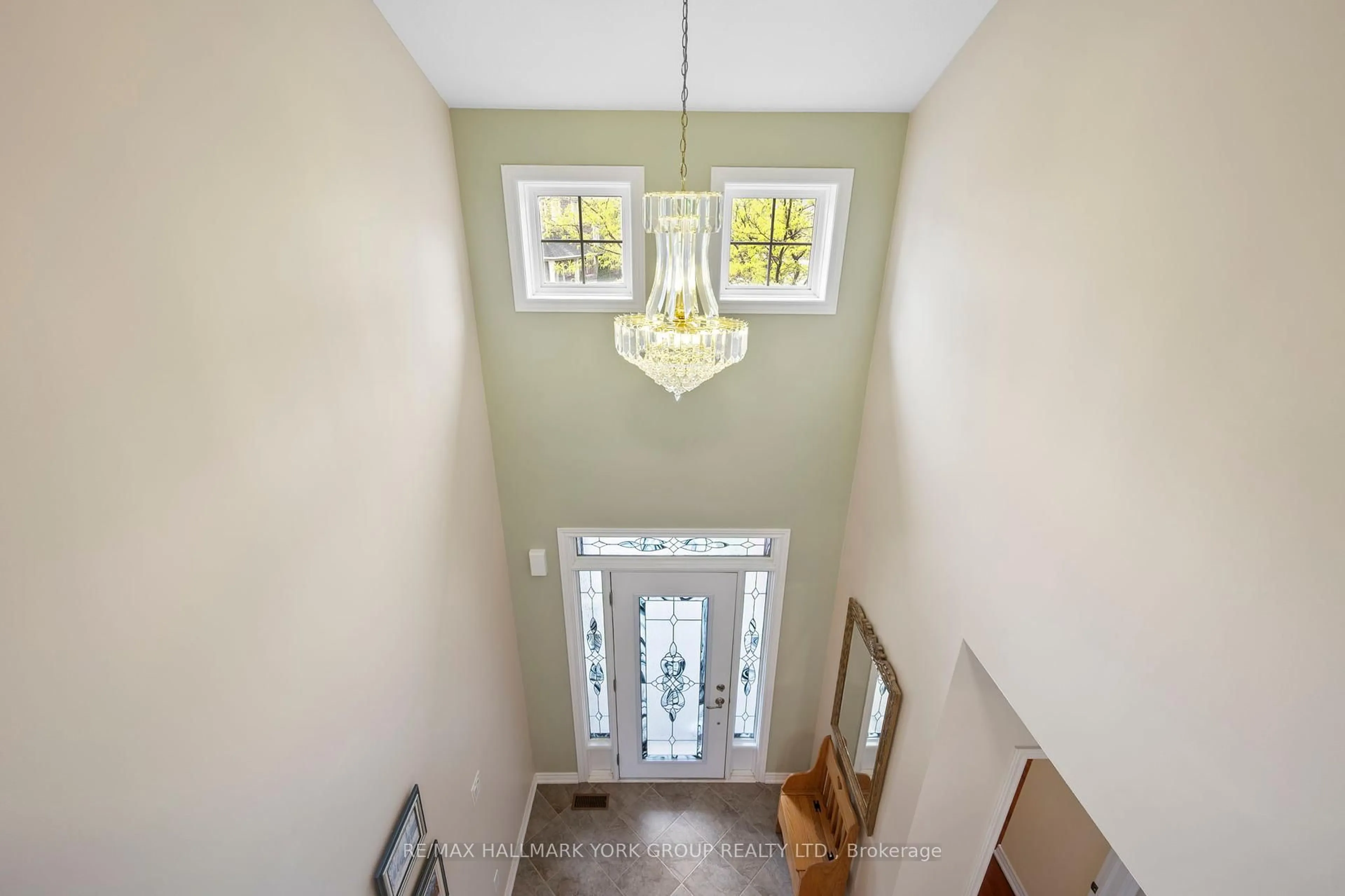 Indoor entryway for 3210 Saltaire Cres, Oakville Ontario L6M 0K8