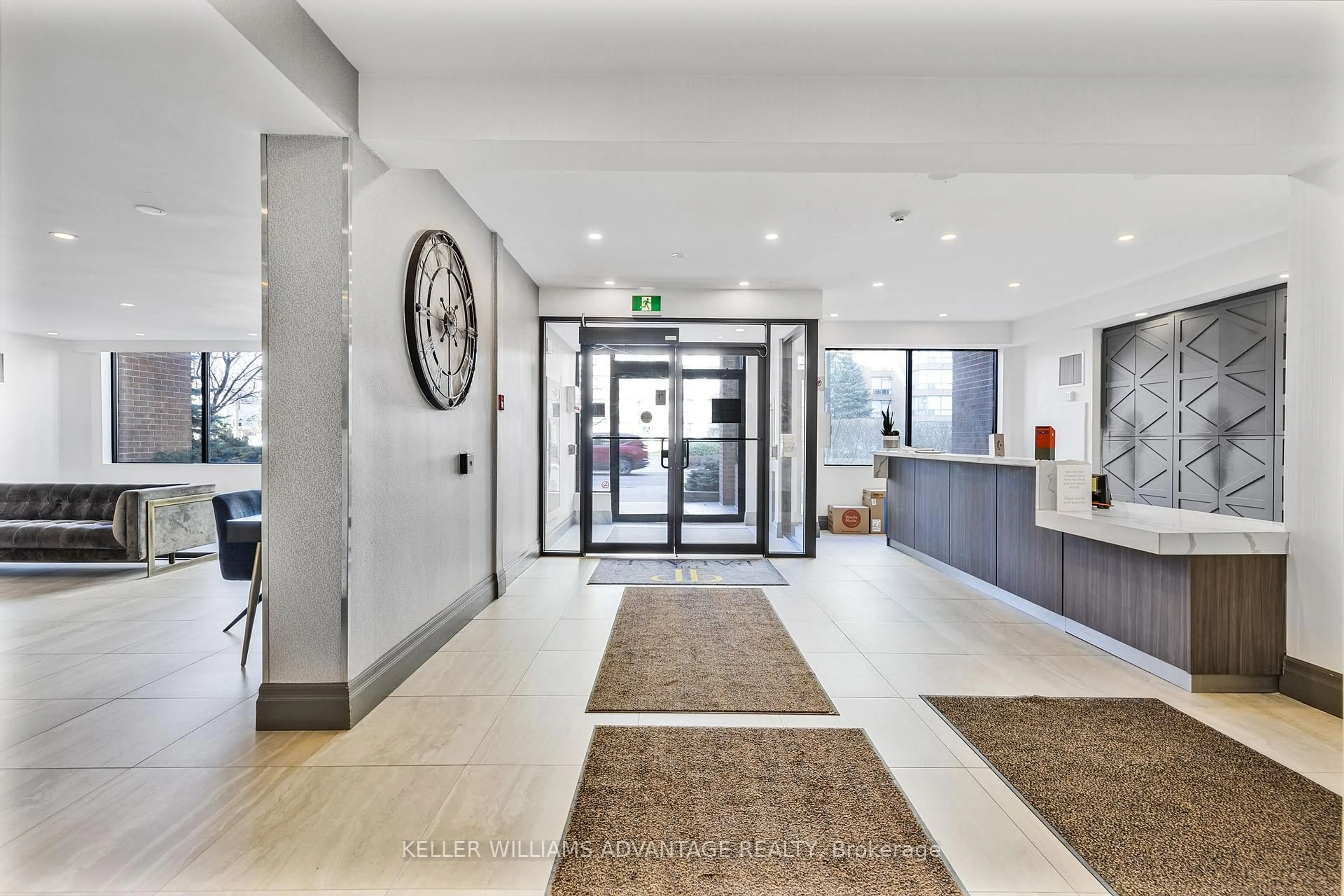 Indoor foyer for 1270 Maple Crossing Blvd #208, Burlington Ontario L7S 2J3