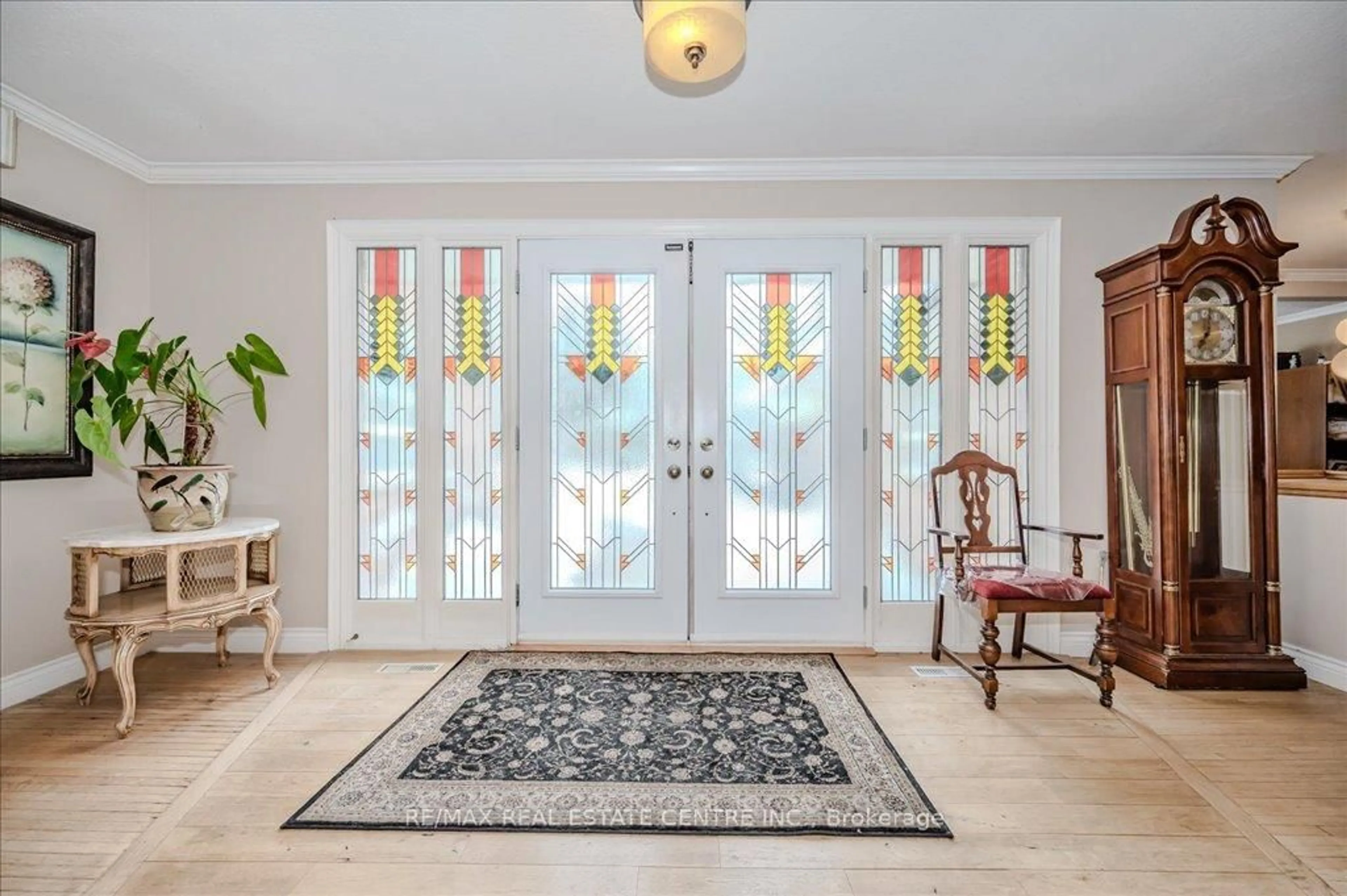 Indoor entryway for 2260 Oneida Cres, Mississauga Ontario L5C 1V6