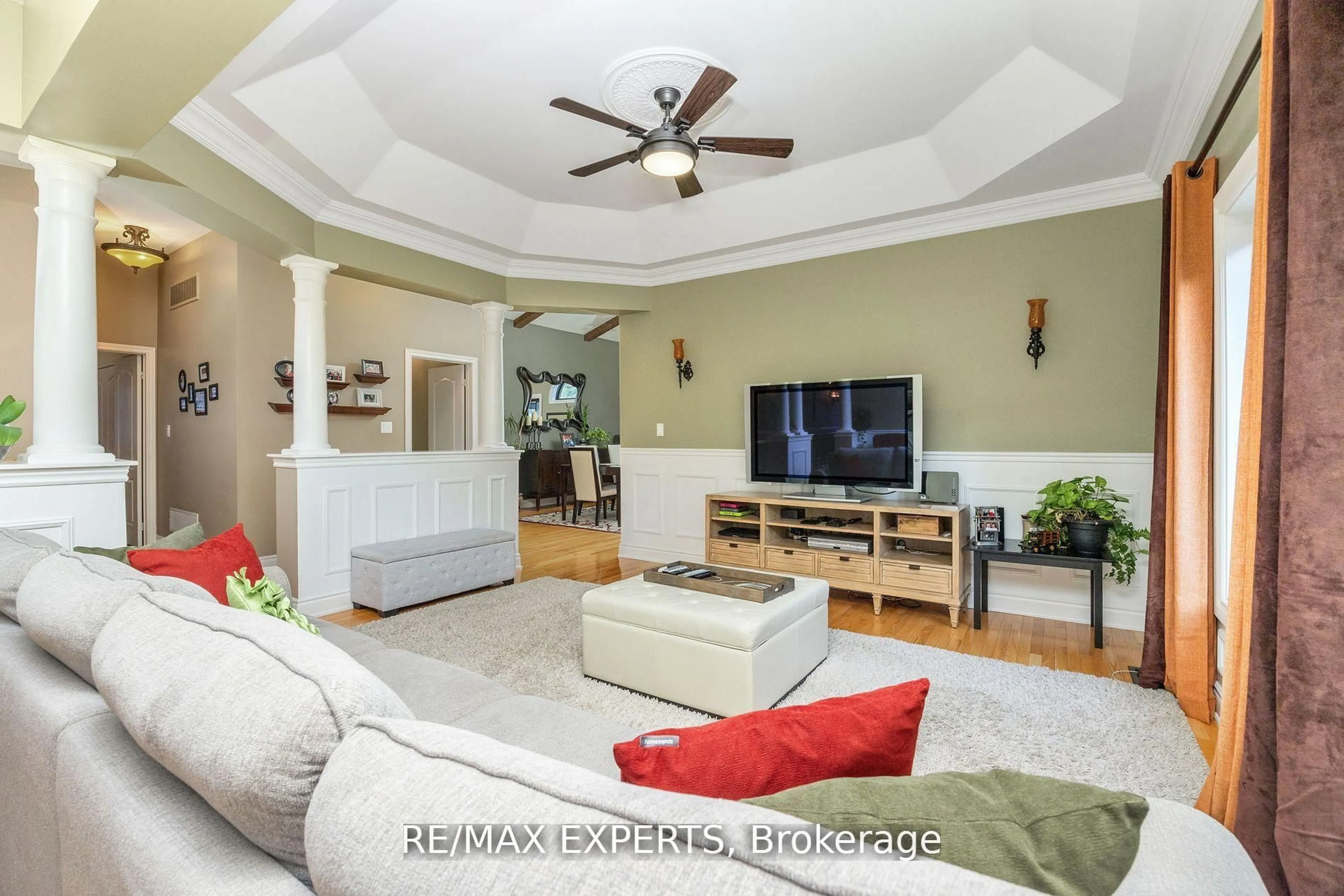 Living room with furniture, unknown for 20 Concorde Dr, Brampton Ontario L6P 1V6