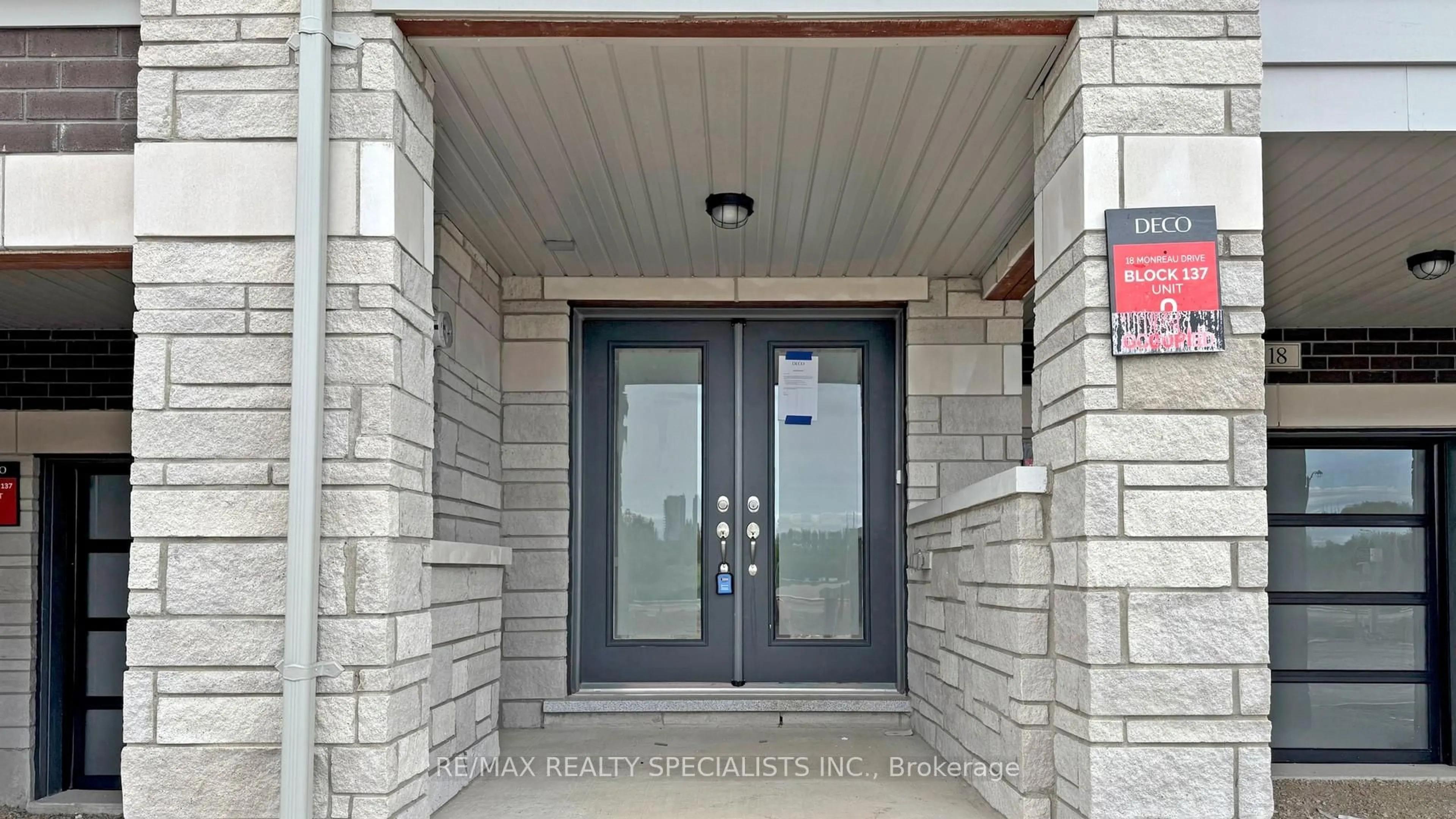 Indoor entryway for 18 Monreau Dr, Brampton Ontario L7A 5M1