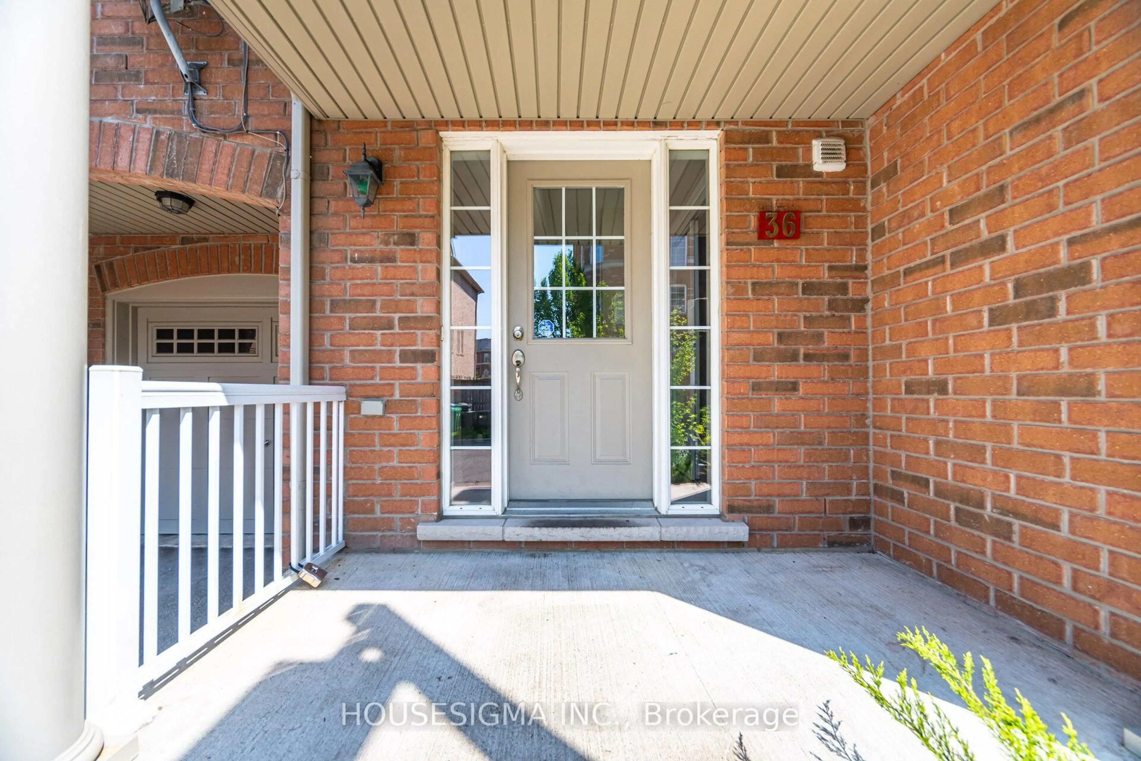 Indoor entryway for 36 Arizona Dr, Brampton Ontario L6Y 0R6